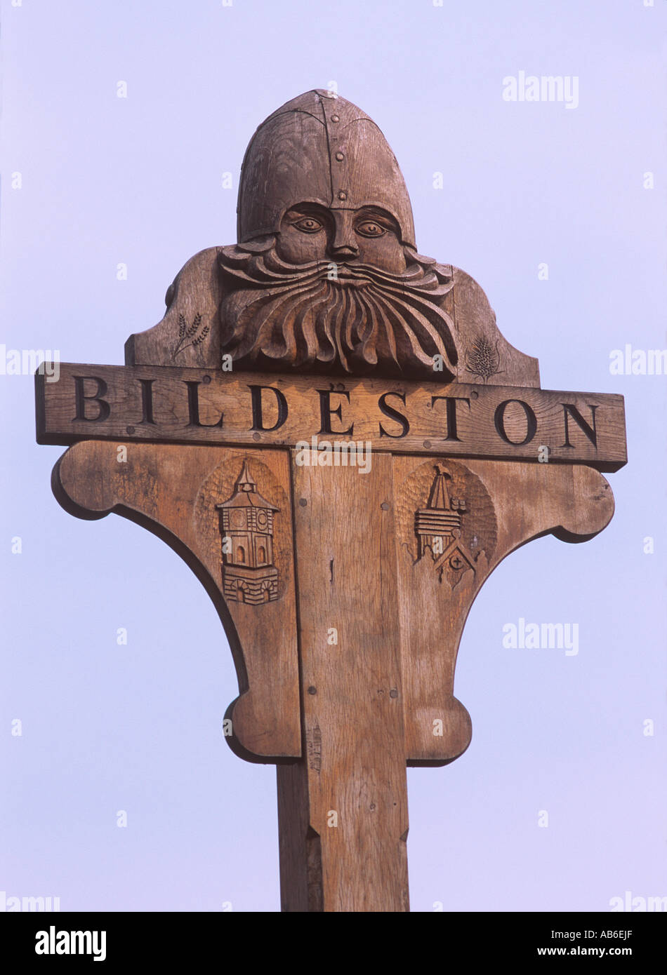 Cabeza tallada de un Vikingo hace un signo singular villa de Suffolk Bildeston Foto de stock