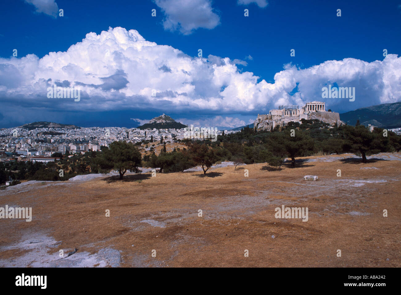 Europa Grecia Atenas Pnyx Pnika Lugar de la antigua Asamblea Popular Acrópolis Likavittos Foto de stock