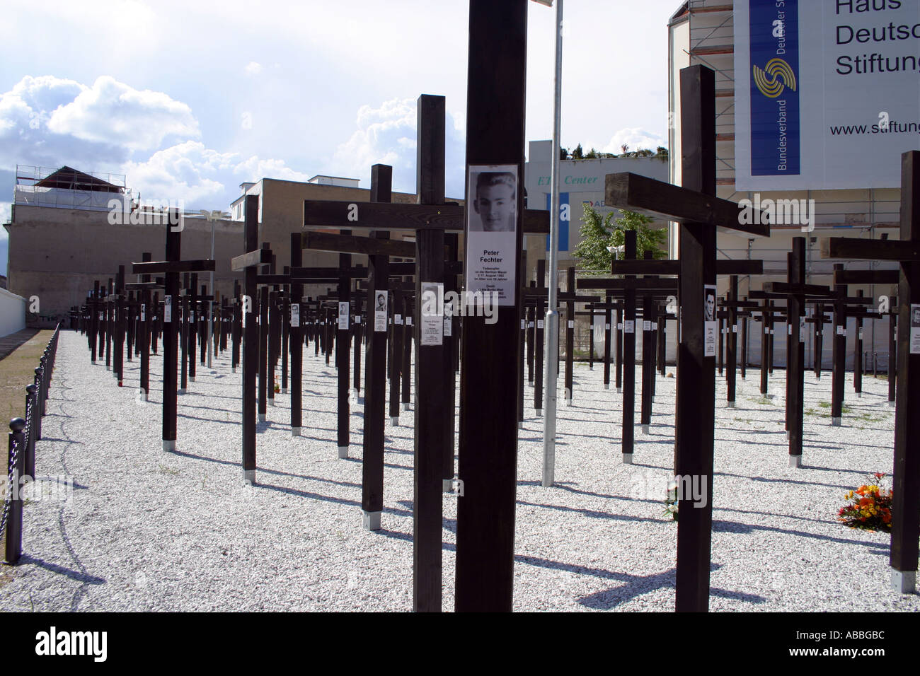 War Memorial en el Checkpoint Charlie Berlin Alemania Foto de stock