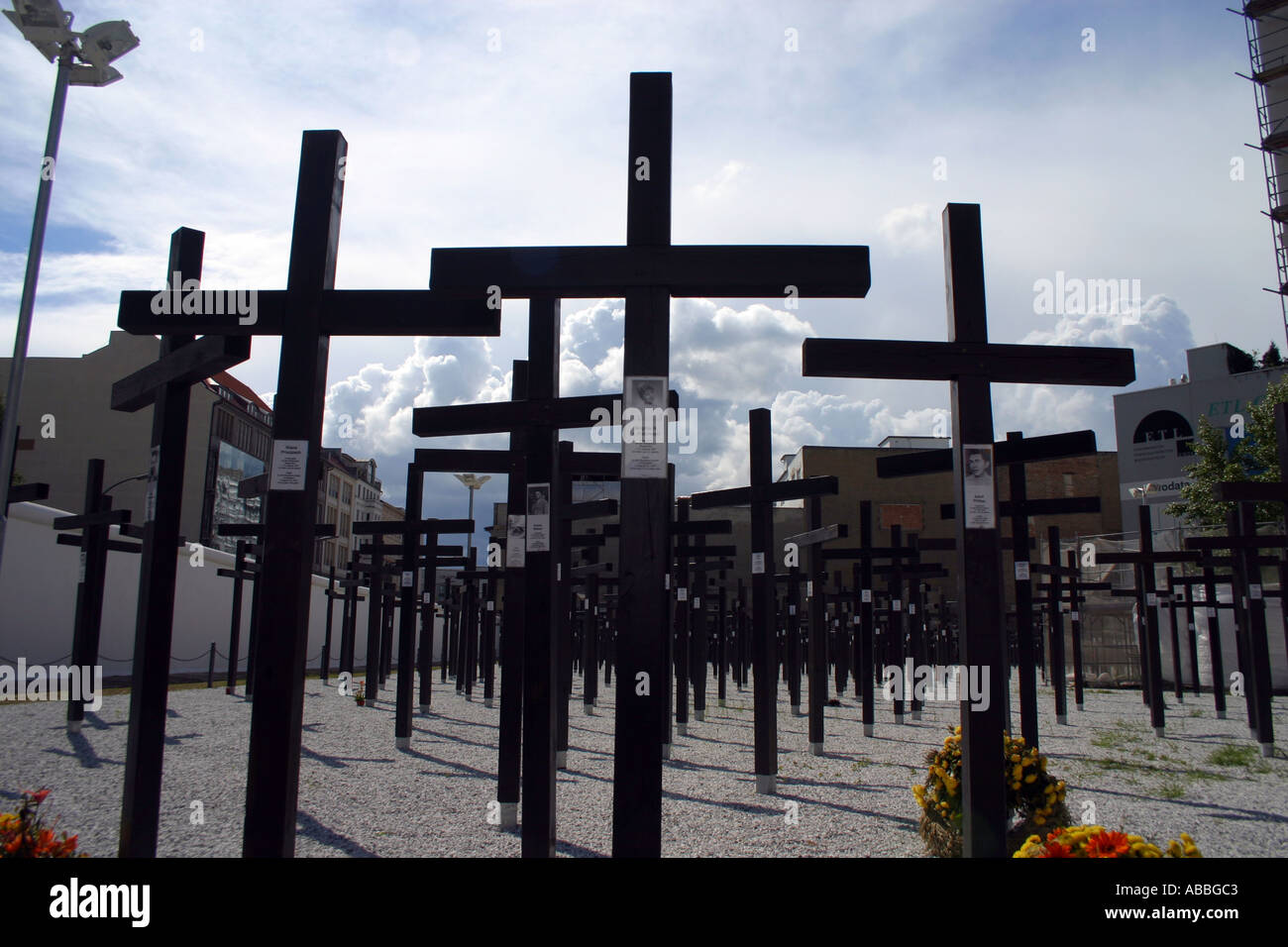 War Memorial en el Checkpoint Charlie Berlin Alemania Foto de stock