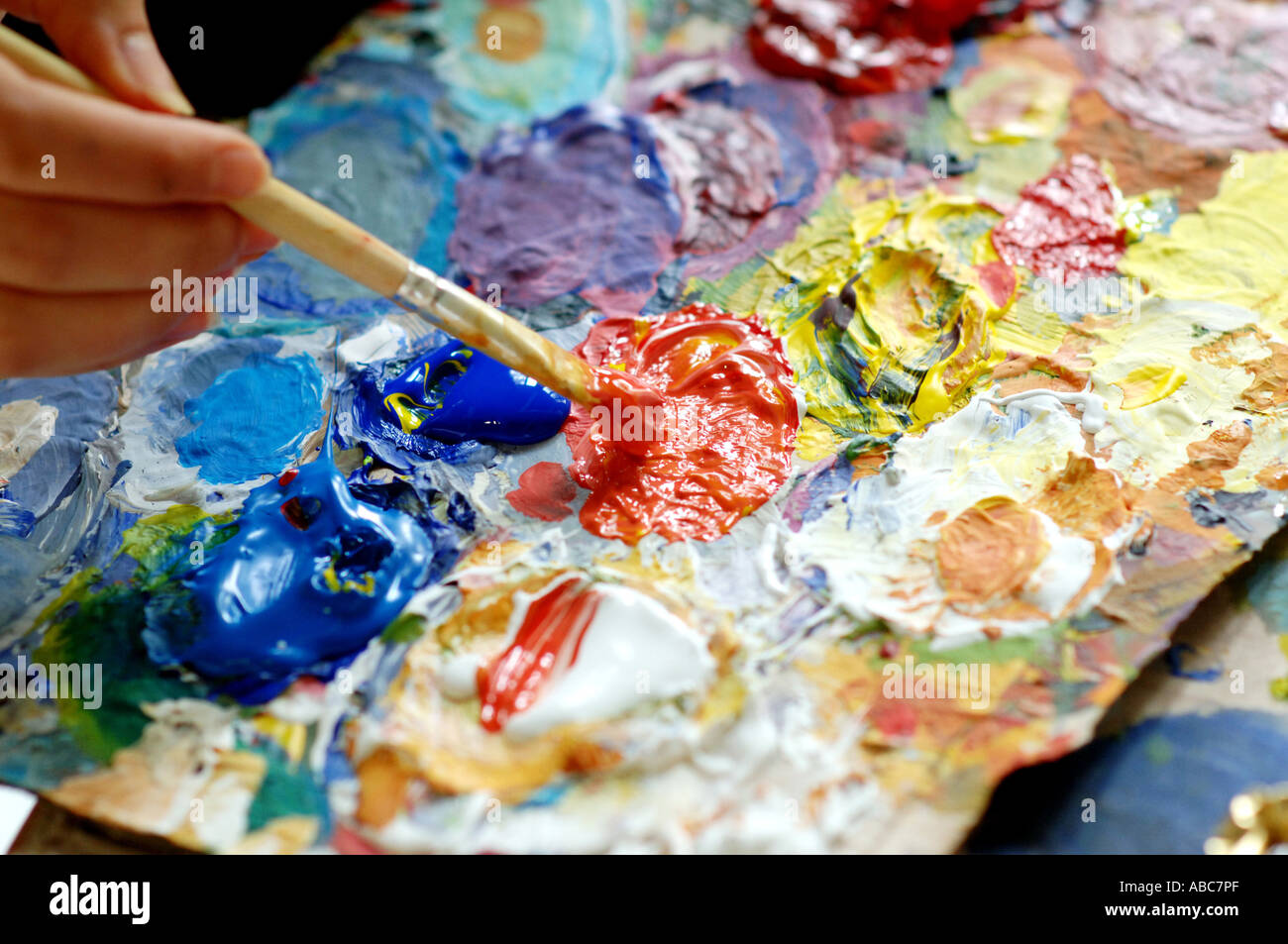 Pintar con acrílico color Fotografía de stock - Alamy