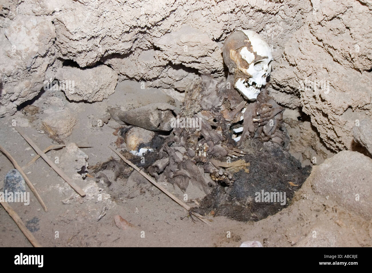Momia en una cueva en San Juan del Rosario, Bolivia Foto de stock