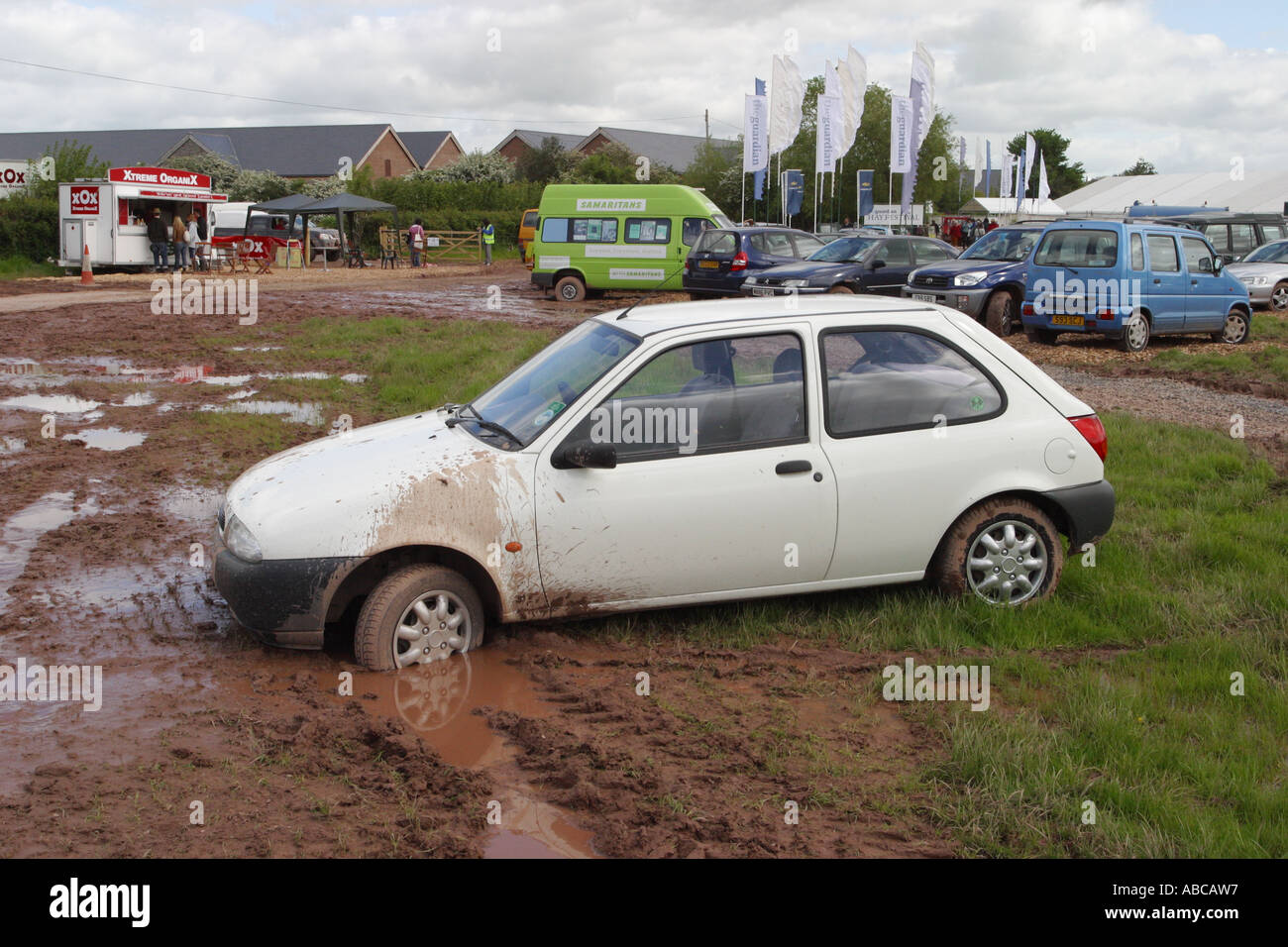 Coche atascado en el barro fotografías e imágenes de alta resolución - Alamy