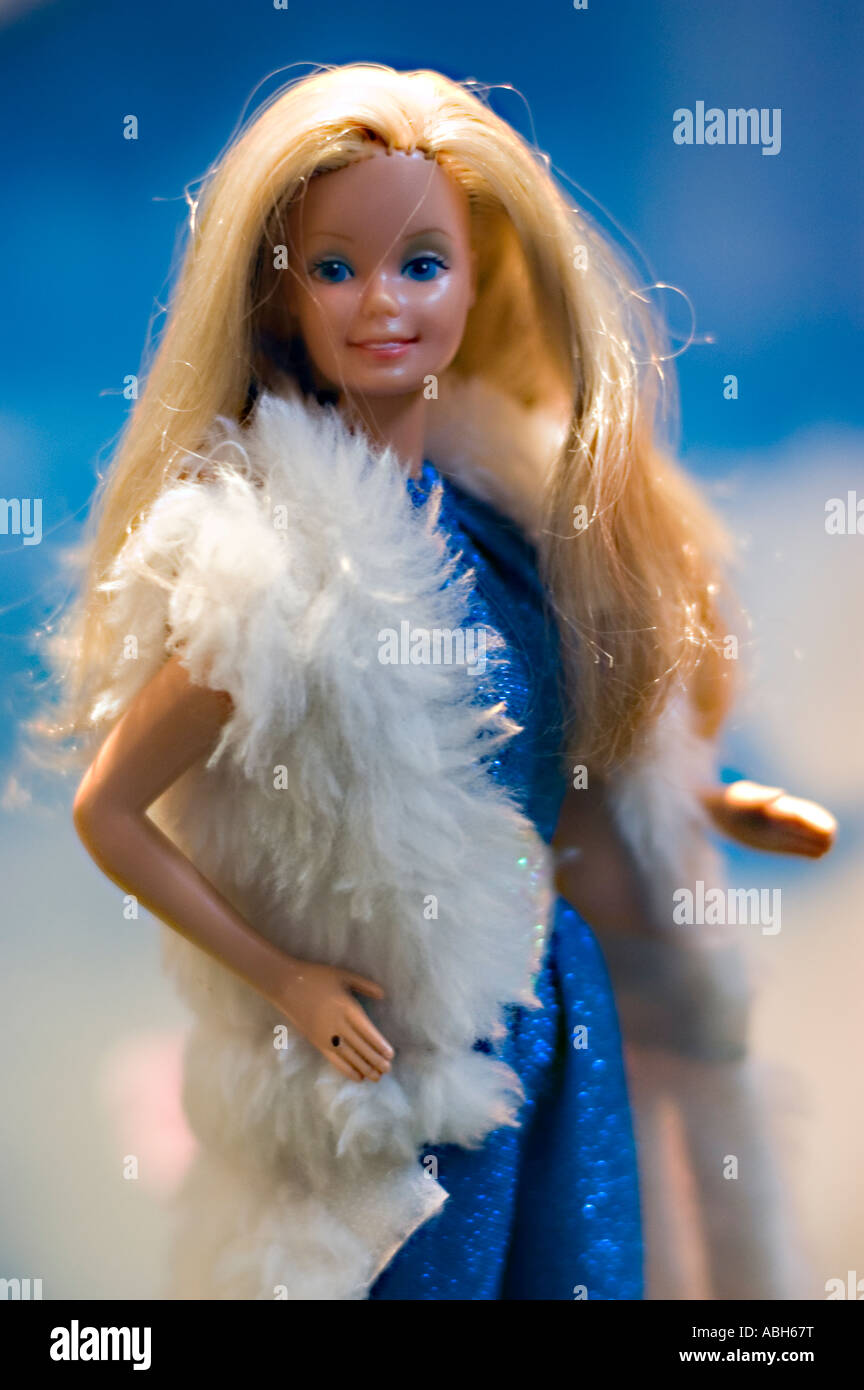 Fabulosas pieles 1984 Barbie Mattel Barbie Fashion doll Fotografía de stock  - Alamy