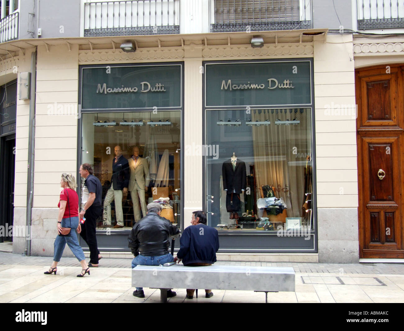 Massimo Dutti tienda de moda en Malaga España meridional Europa UE  Fotografía de stock - Alamy