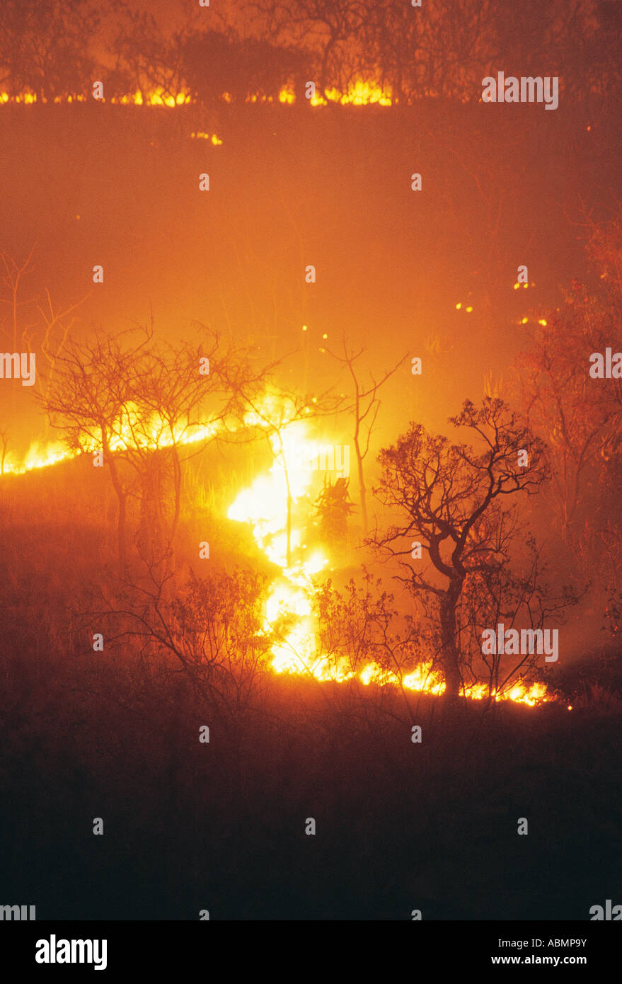 Incendios fuera de control norte de KwaZulu Natal, Sudáfrica Foto de stock