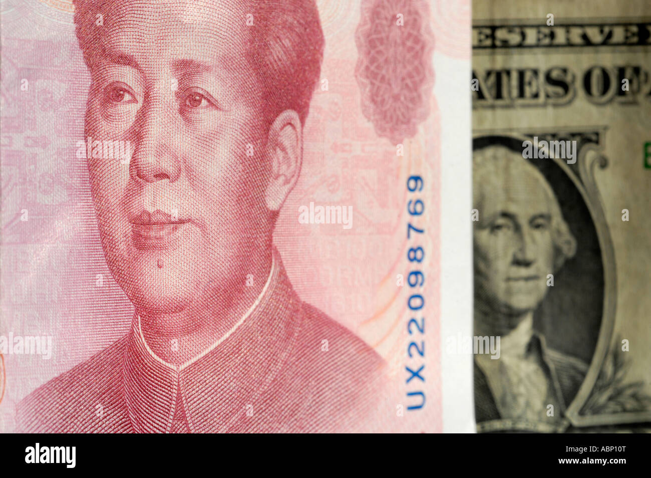 US Dollar y 100 renminbi chino nota Foto de stock