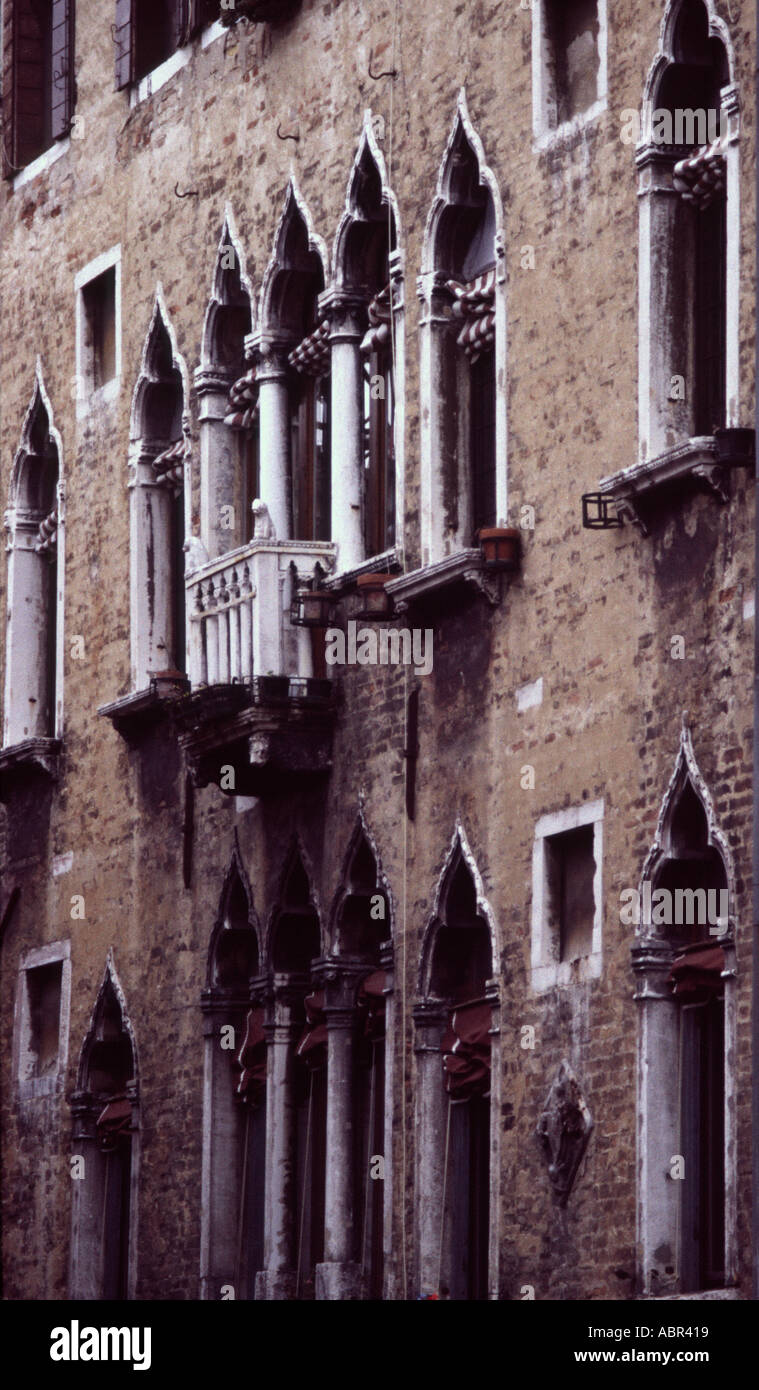 Detalle arquitectónico Venecia Venecia y ladrillo de windows Foto de stock
