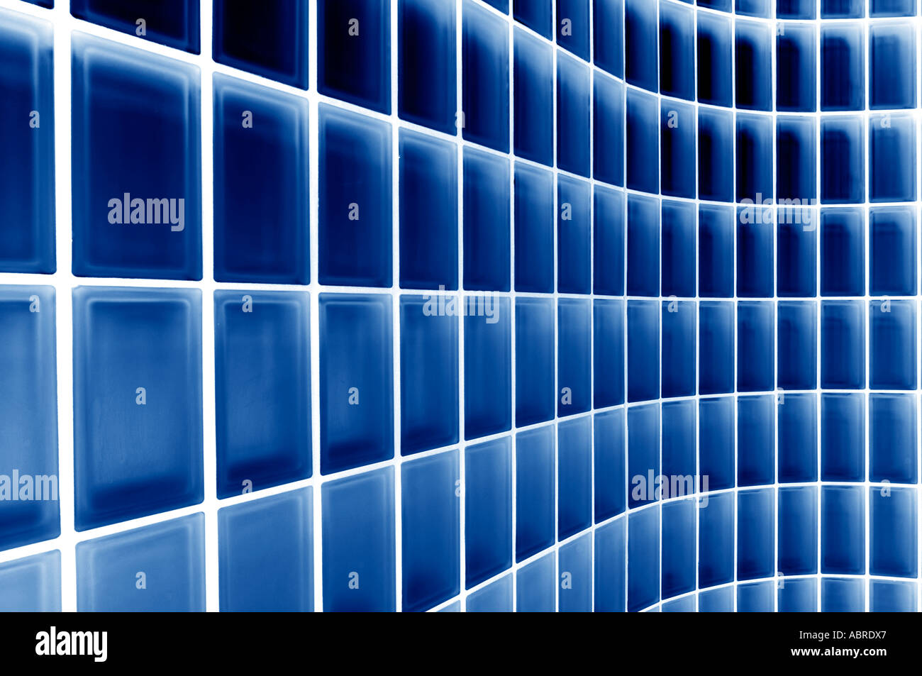 Cuadrado Pequeno En La Pared De Ladrillos De Vidrio De Patron De