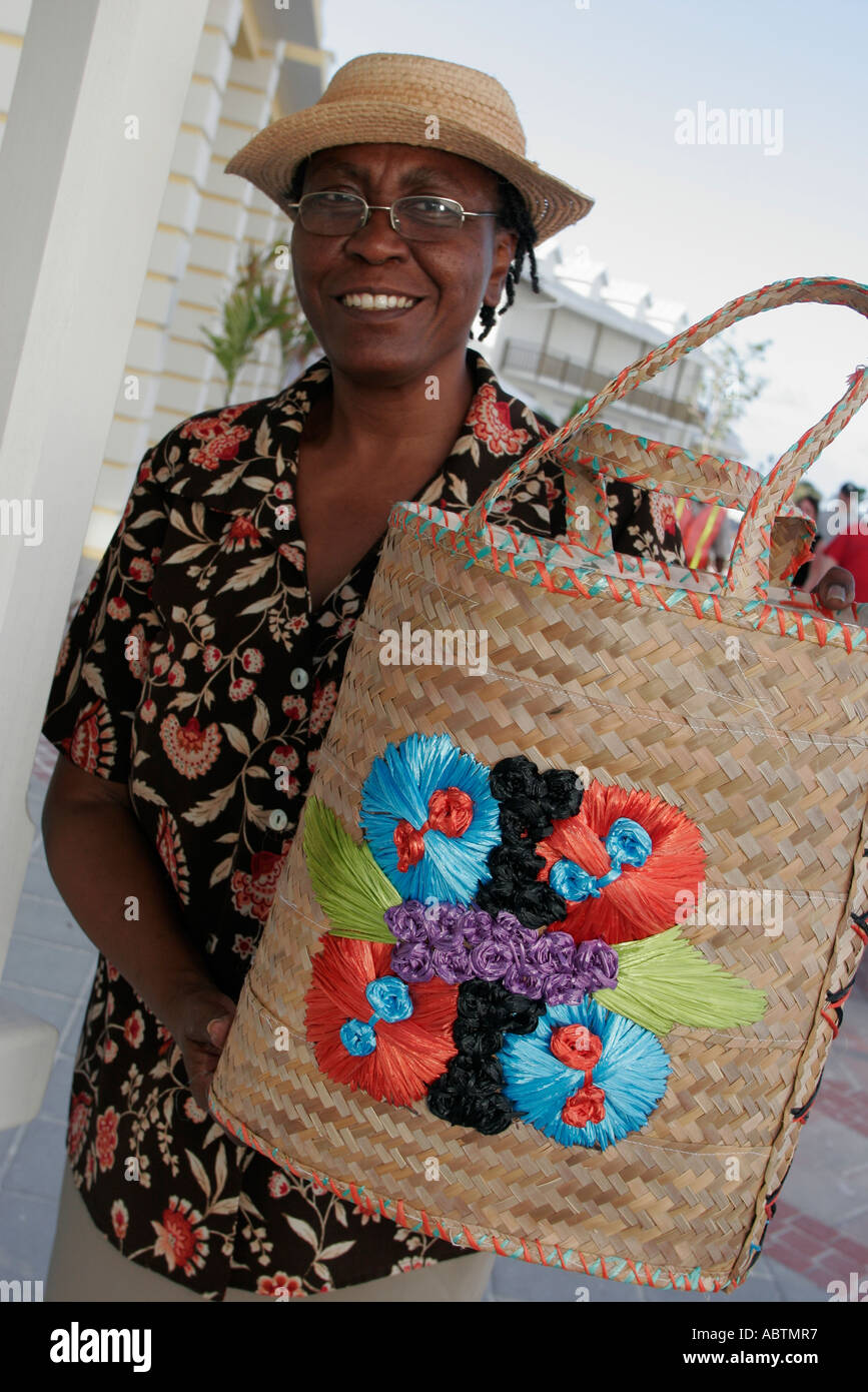 Islas Turcas y Caicos, Gran Turca, BWI, B. W.I, Antillas Británicas, Caribe, Océano Atlántico, agua, cadena de islas Bahamas, tropical, Cockburn Town, capital, Cruis Foto de stock