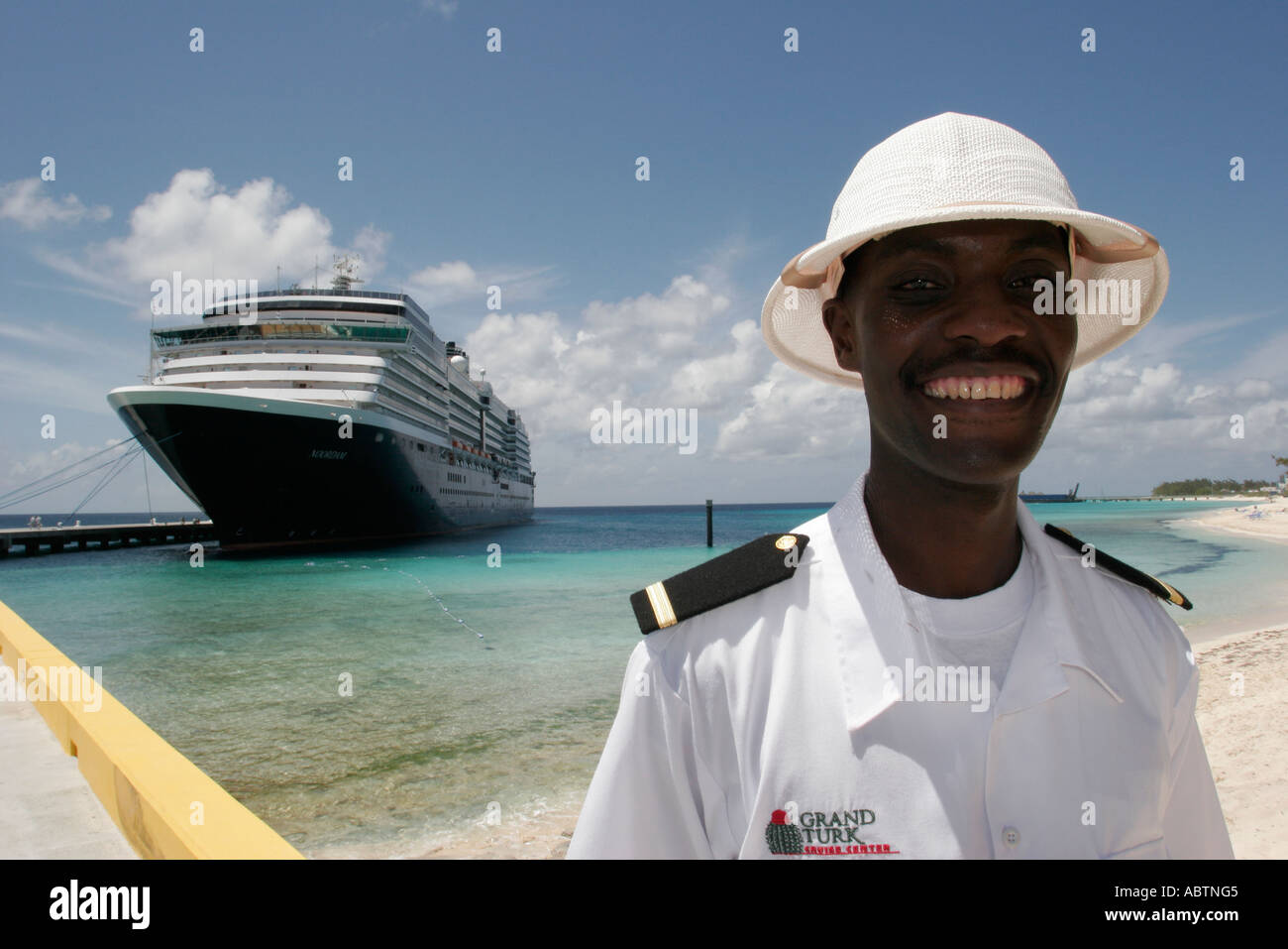 Islas Turcas y Caicos, Gran Turca, BWI, B. W.I, Antillas Británicas, Caribe, Océano Atlántico, agua, cadena de islas Bahamas, tropical, Cockburn Town, capital, Cruis Foto de stock