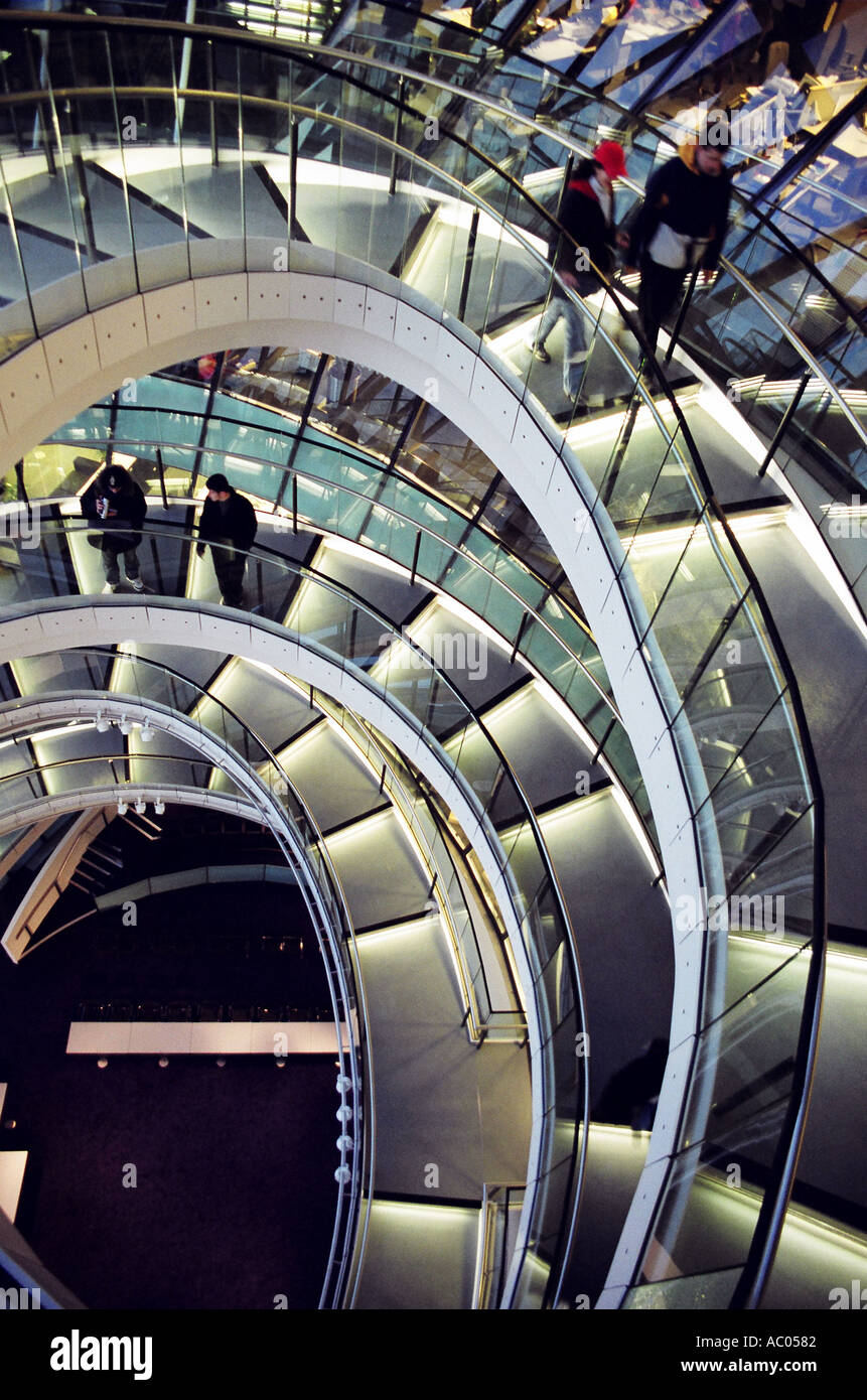 GLA escalera de caracol City Hall de Londres, Inglaterra Gran Bretaña Reino Unido Foto de stock
