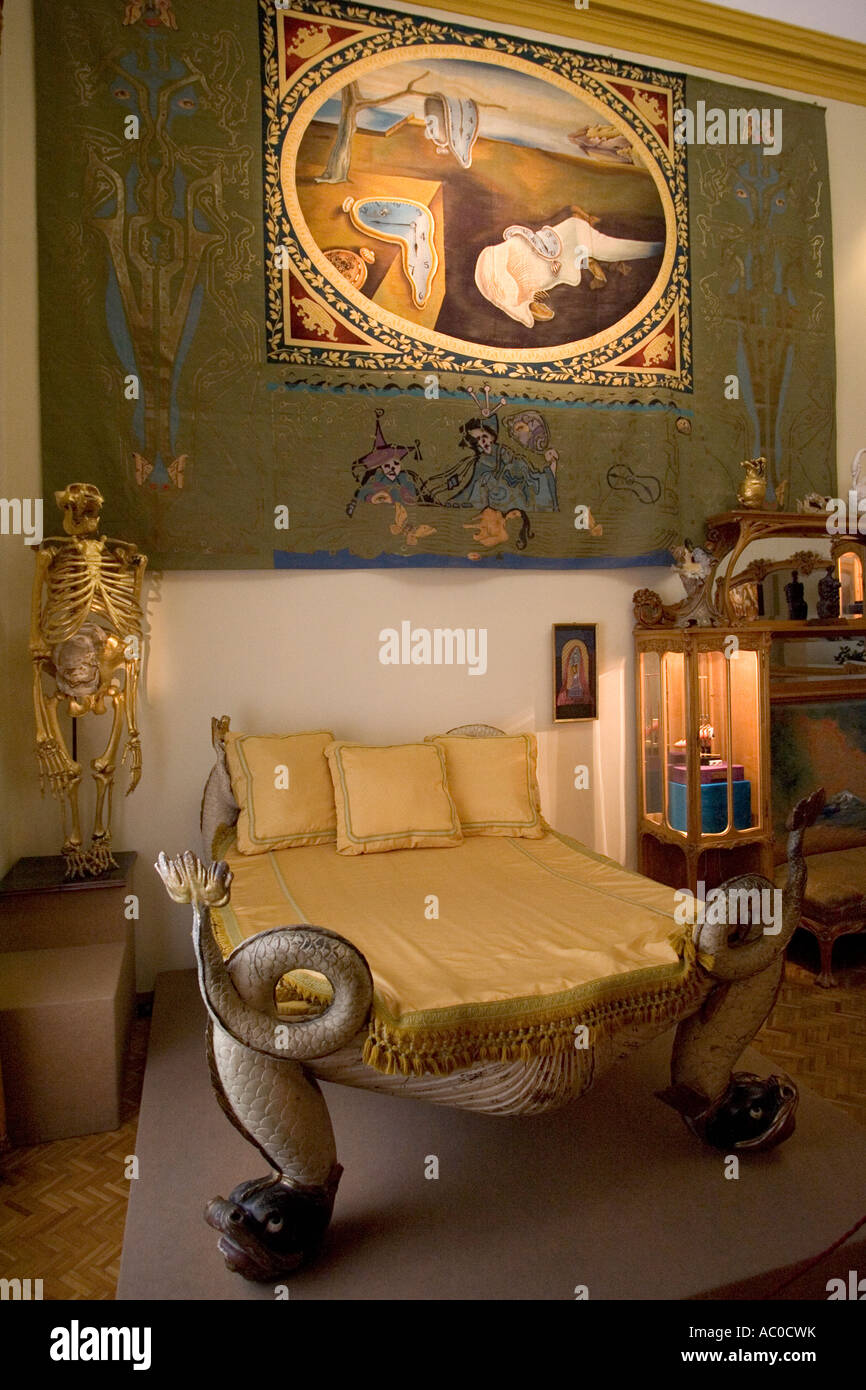 Una habitación en el Teatro Museo Dalí, en Figueres, España Foto de stock