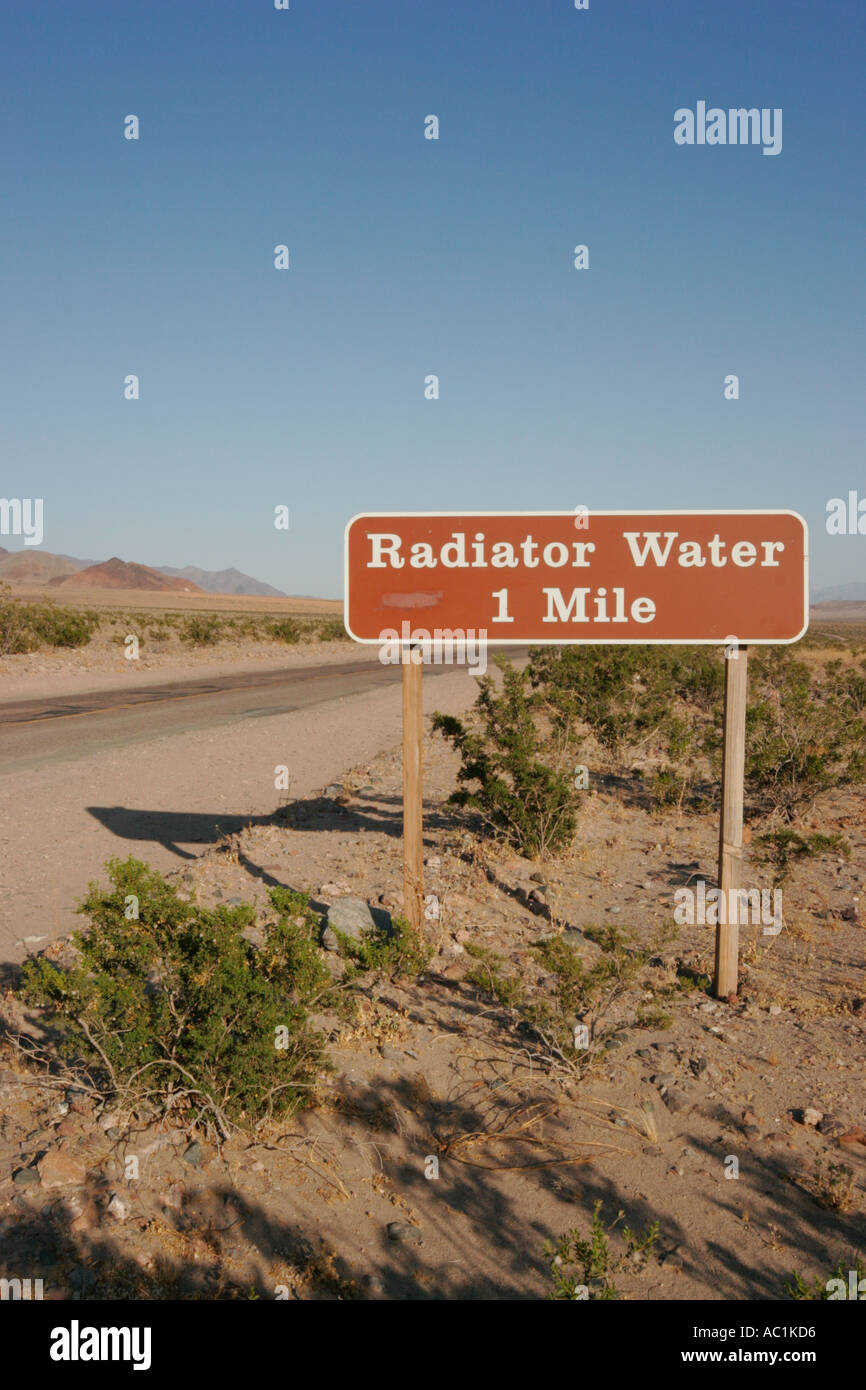 Death Valley California Estados Unidos Lake Manly signo de agua del radiador  Fotografía de stock - Alamy