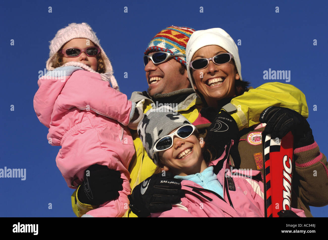 Familia de vacaciones de invierno, Francia, Alps Foto de stock