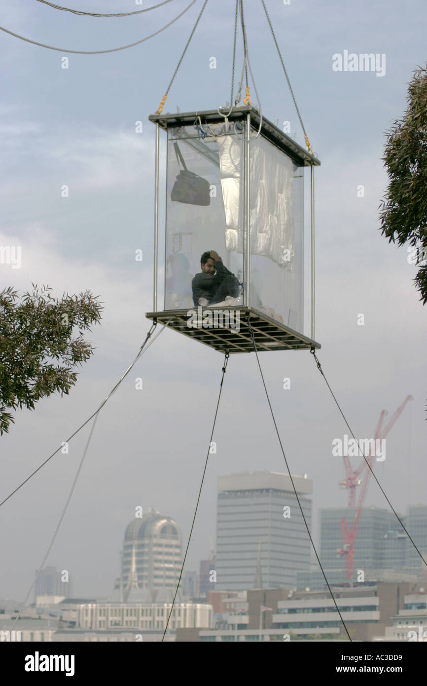 David Blaine en un cuadro de perspex ningún modelo de liberación Foto de stock