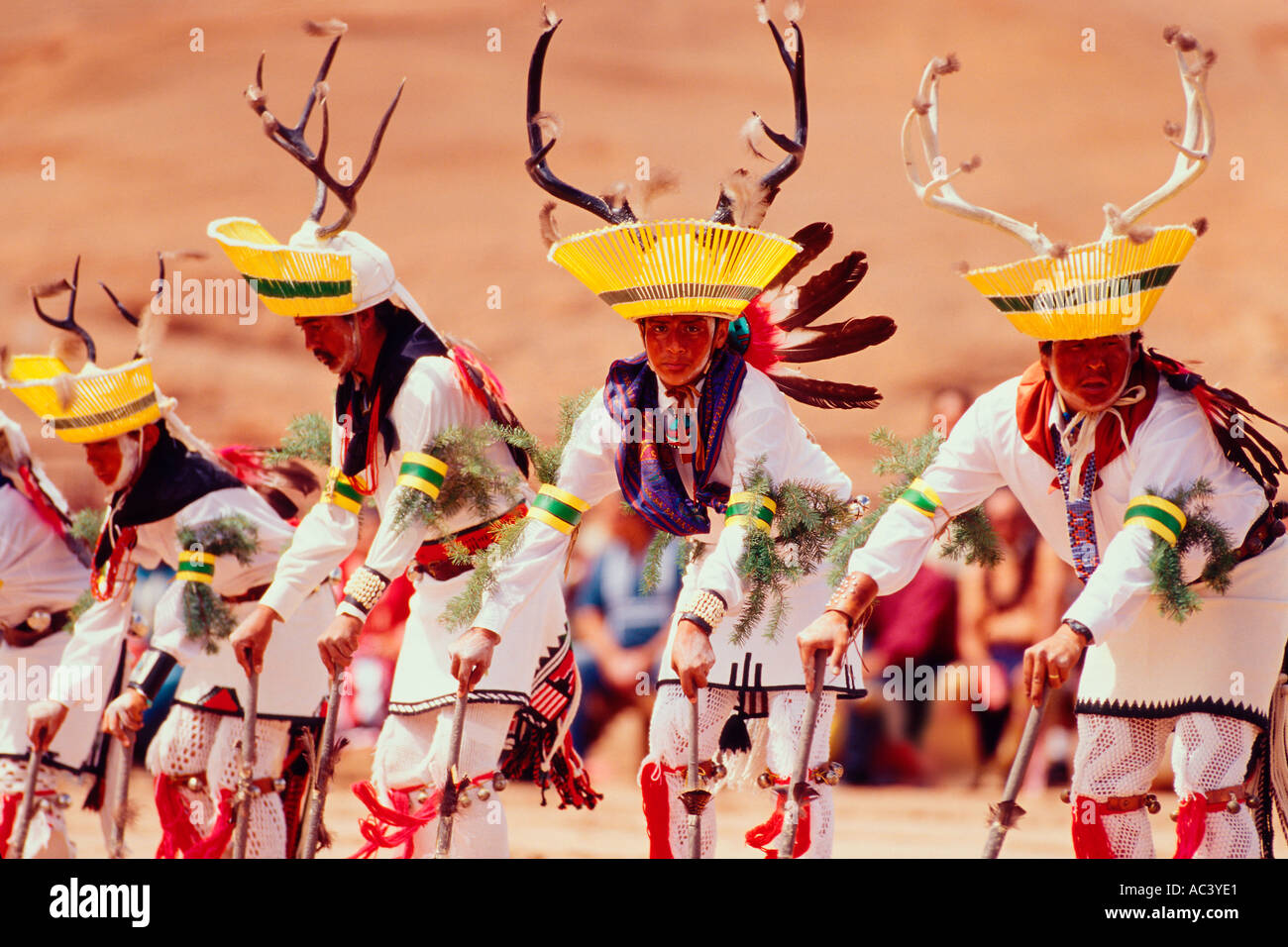 San Juan Pueblo Deer Dance Gallup entre indígenas ceremoniales tribales