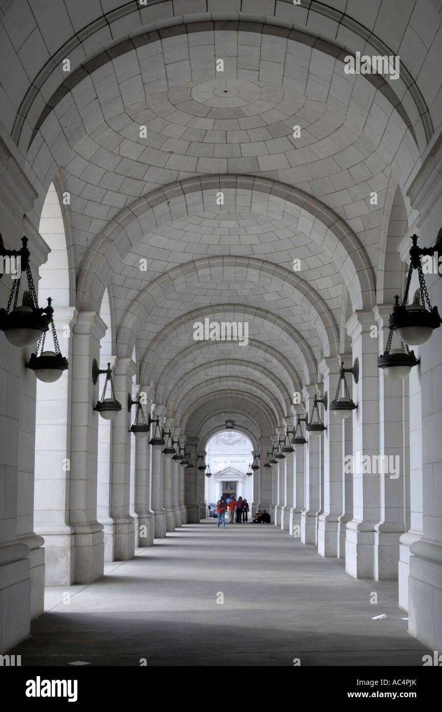 Union Station columnata que conduce a museo postal Washington DC, EE.UU. Foto de stock