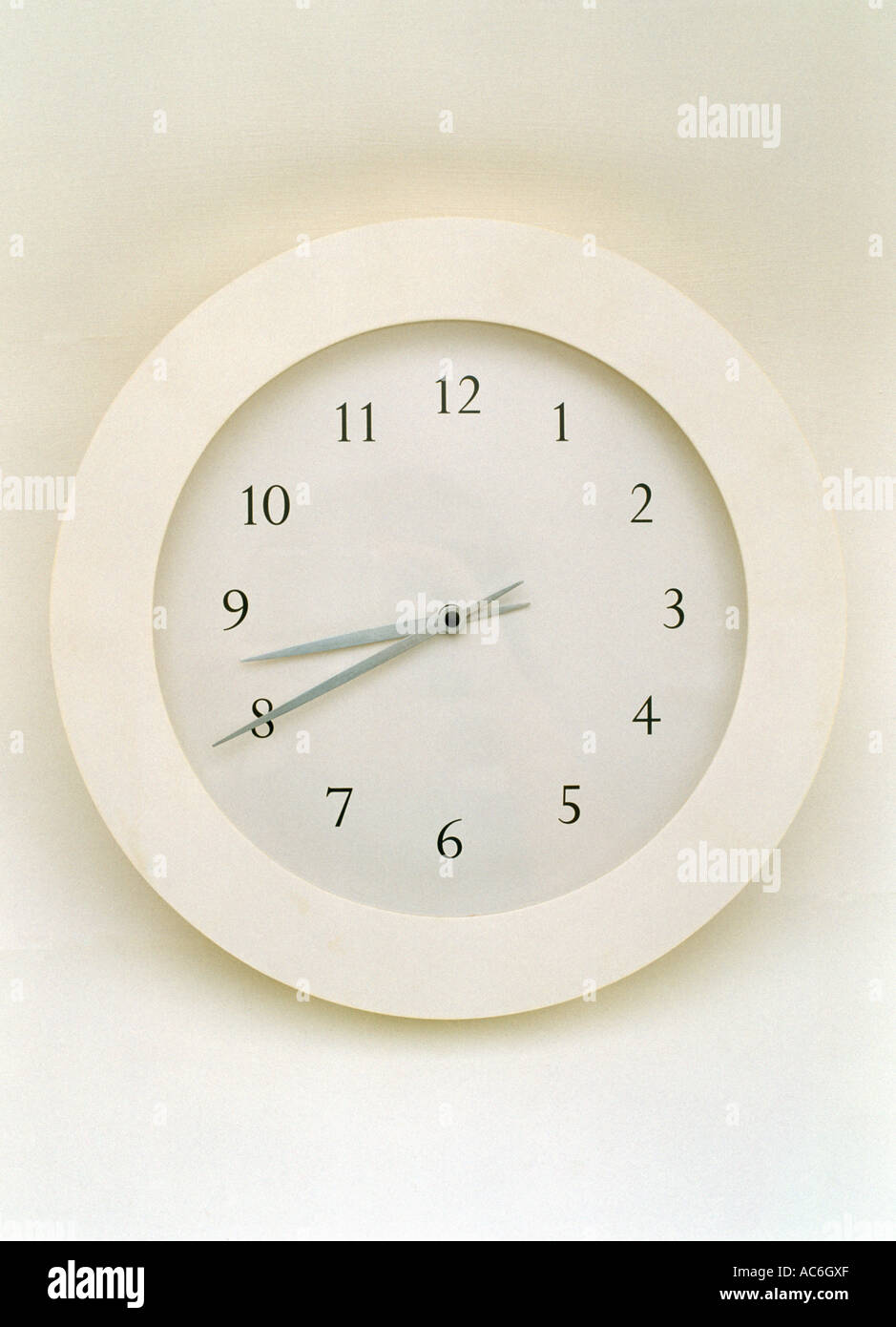 Wall clock showing 8 fotografías e imágenes de alta resolución - Alamy