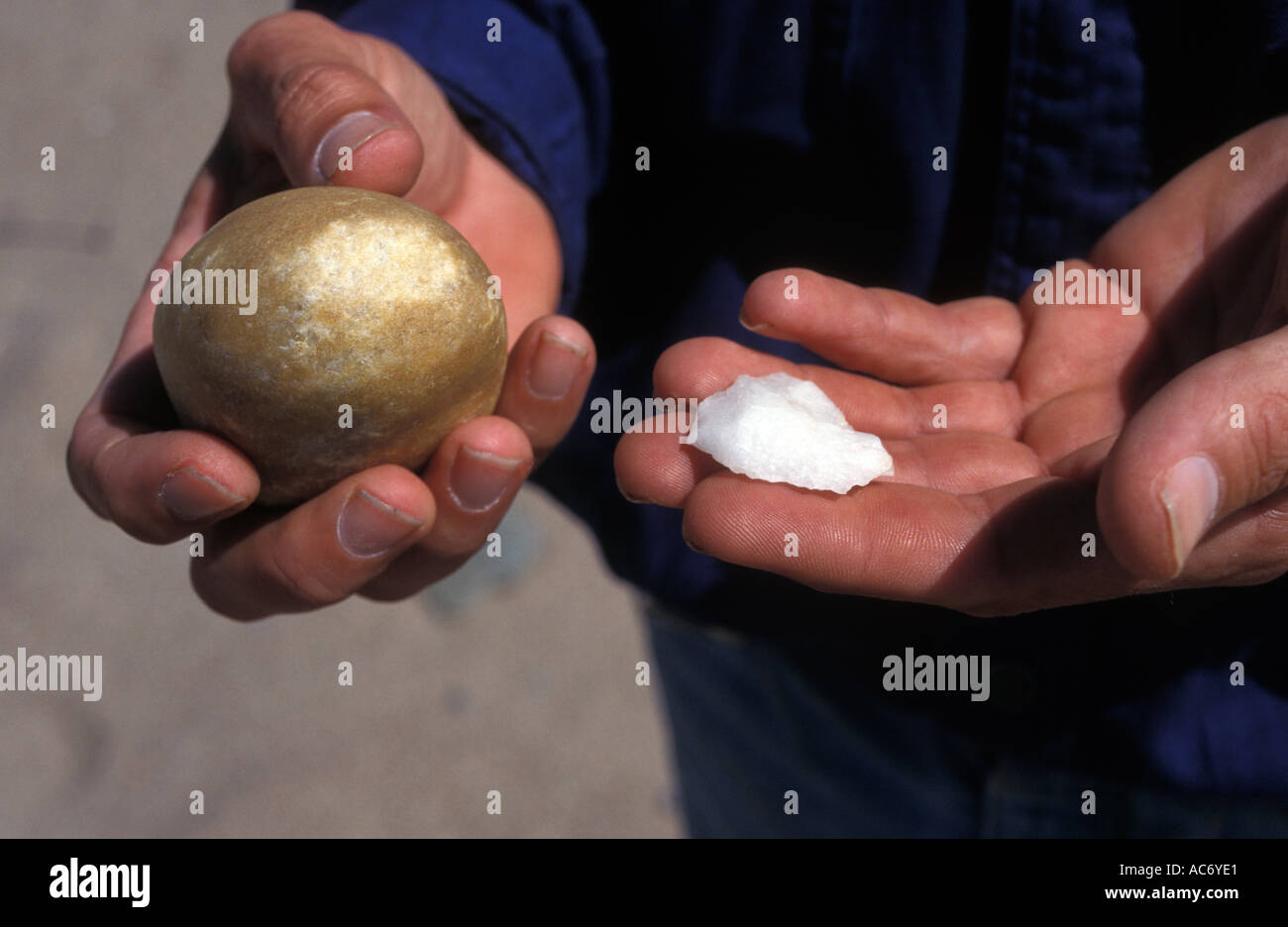 Piedras semipreciosas diamantes encontrados en la región del desierto de Namib Naukluft Skeleton Coast Namibia Foto de stock