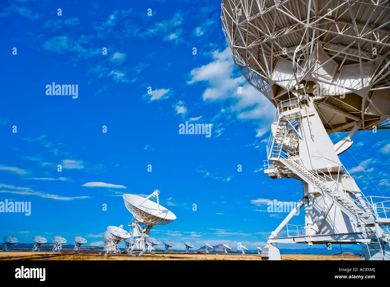 Antenas parabólicas plato del observatorio astronómico de radio telescopio Very Large Array (VLA, cerca de Socorro Nuevo México USA América Foto de stock