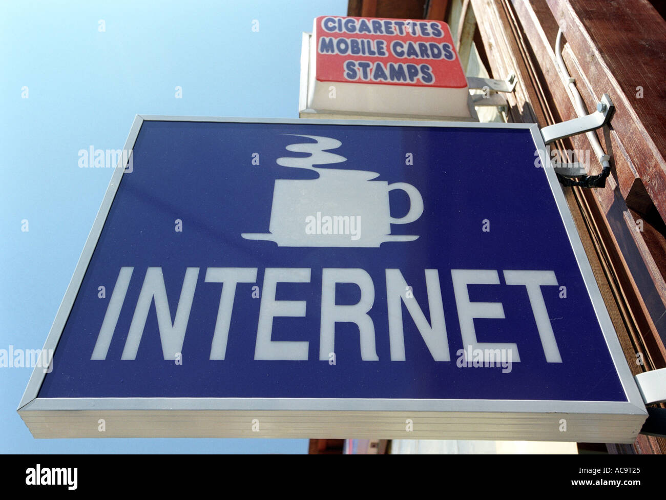 Cafe Internet firmar Foto de stock
