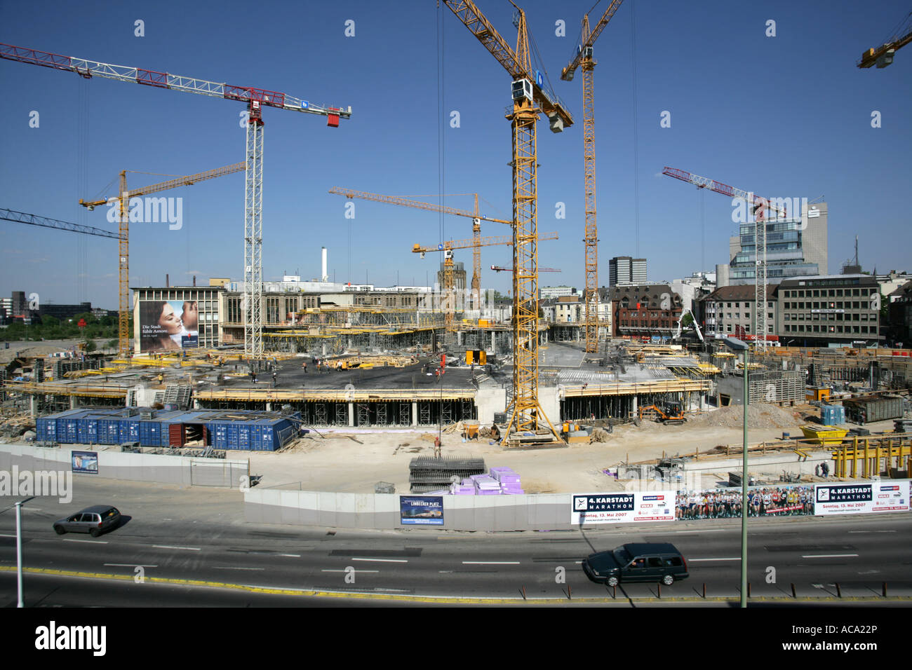 Sitio de construcción de un gigantesco centro comercial "Karstadt Limbecker Platz', Essen, Renania del Norte-Westfalia, Alemania Foto de stock