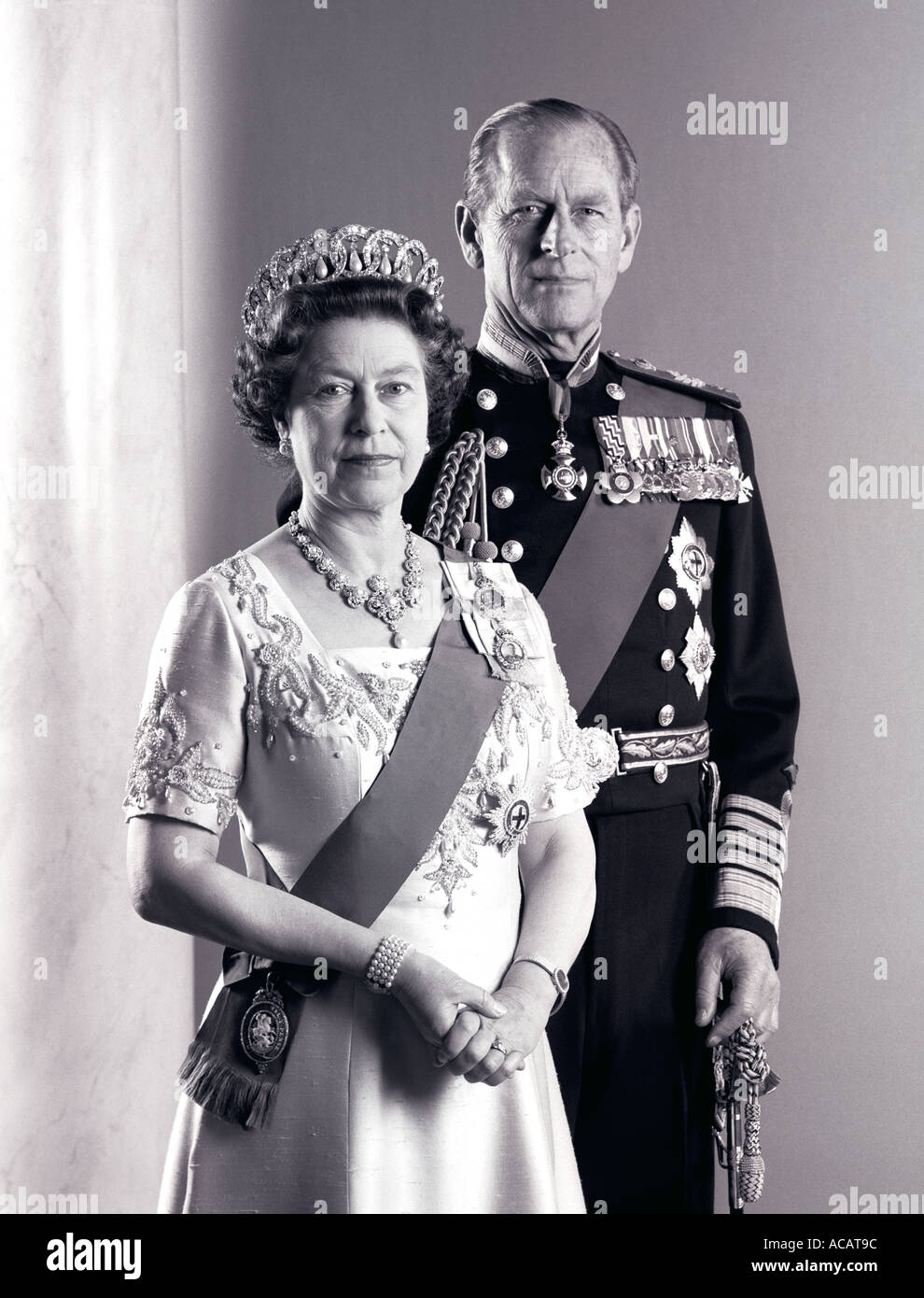 H M Reina Isabel 2H R H El Príncipe Felipe, Duque de Edimburgo, el Palacio de Buckingham 1985 vestidos formales Foto de stock