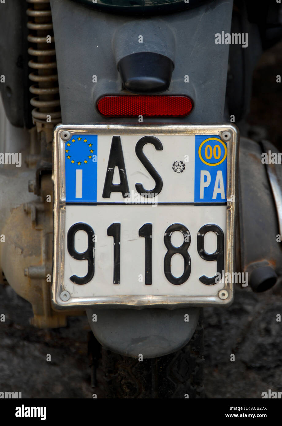 Matrícula italiana en un ciclomotor siciliana Foto de stock