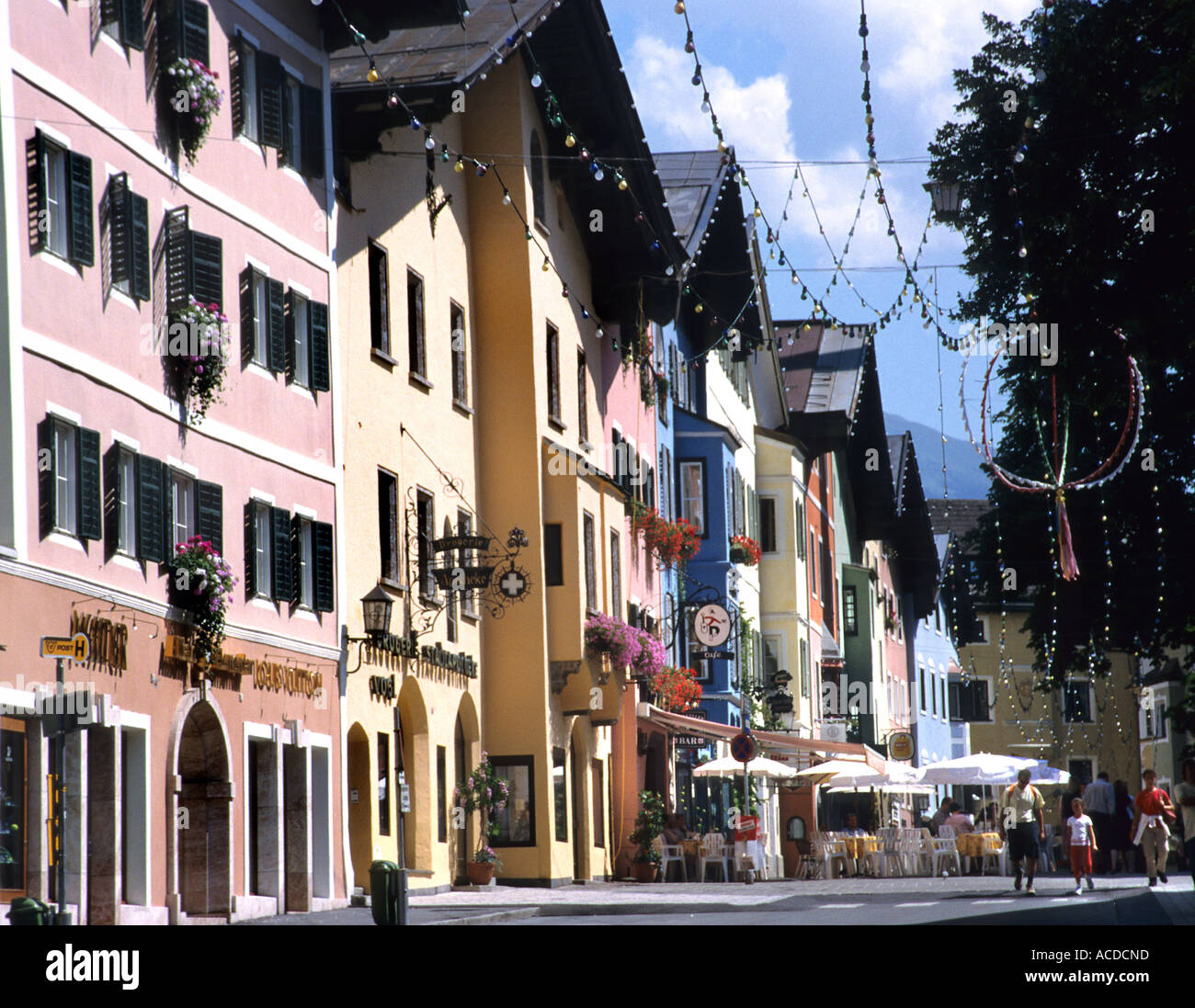 Austria Tirol australiano, Kitzbuhel Shops Cafe Restaurant Foto de stock
