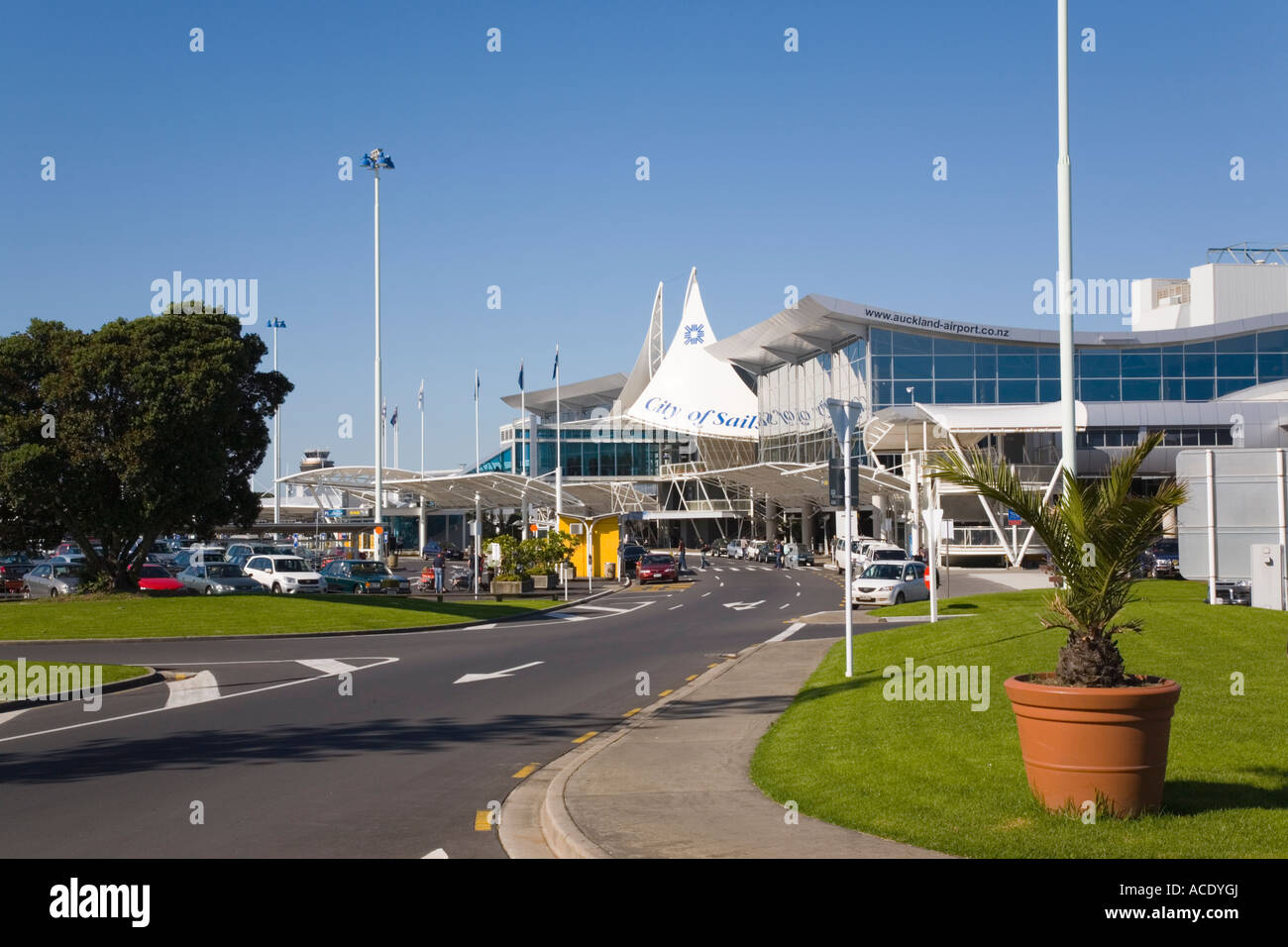 Terminal de salidas y llegadas del aeropuerto internacional de Auckland, Nueva Zelanda edificios Foto de stock
