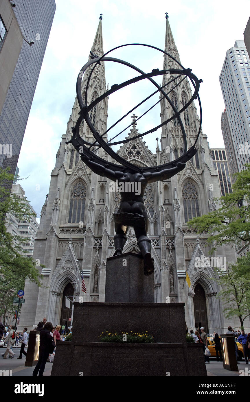 Estatua de Atlas en frente de la Catedral de San Patricio, de la ciudad de  Nueva York Fotografía de stock - Alamy