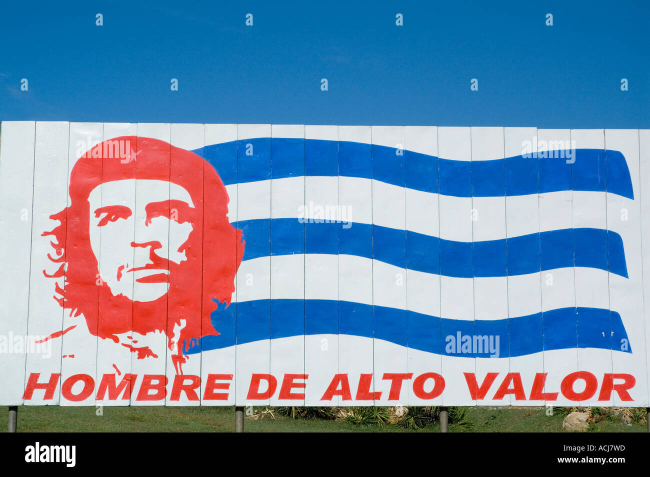 Tablero con el icónico Che Guevara retrato nacional y la bandera cubana, Trinidad, Cuba. Foto de stock