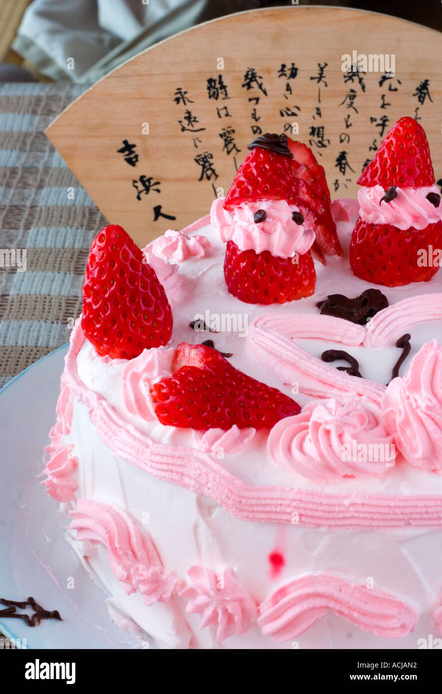 Un japonés fresa pastel de cumpleaños Fotografía de stock - Alamy