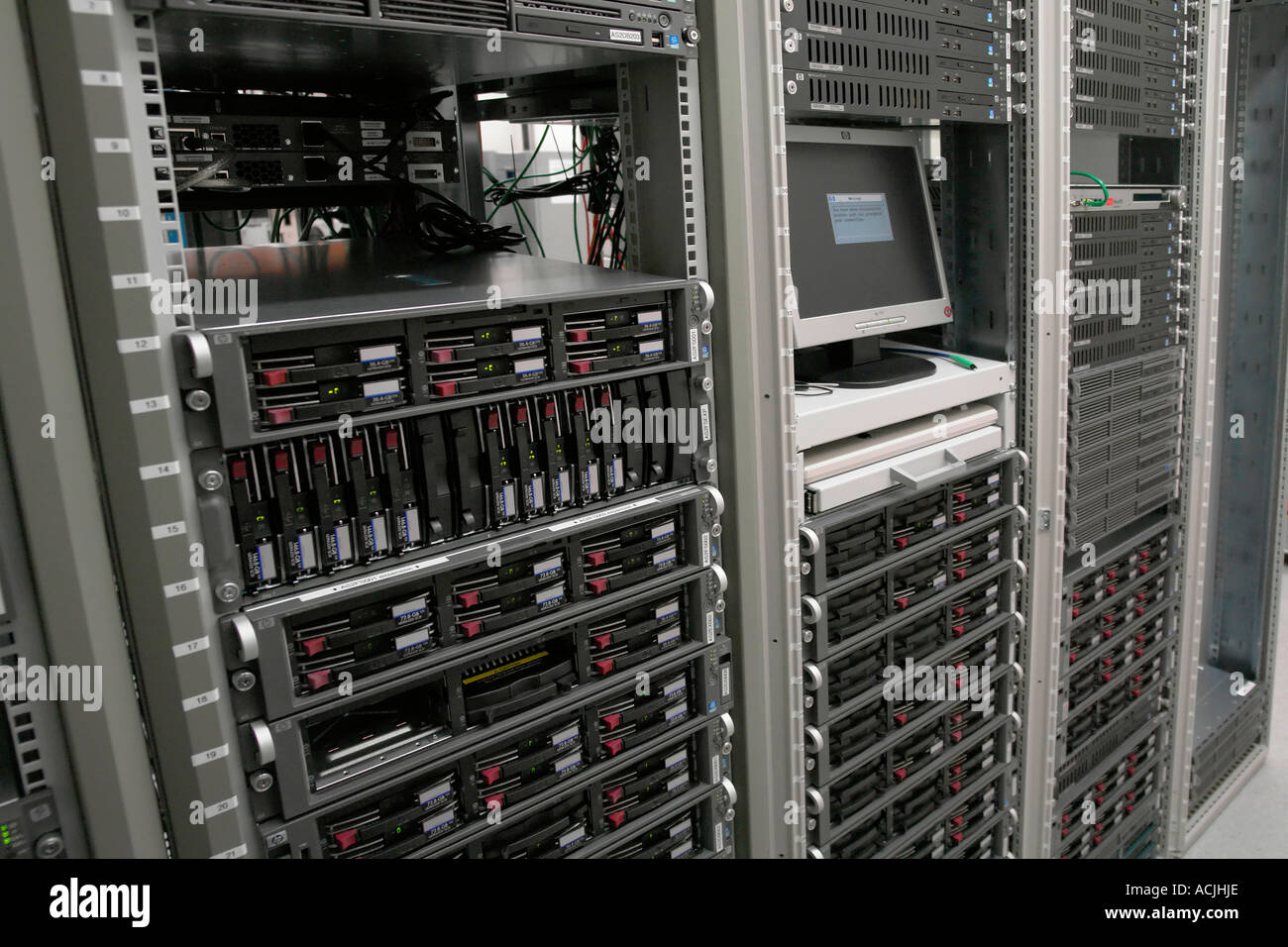 Los servidores montados en rack HP Proliant Fotografía de stock - Alamy