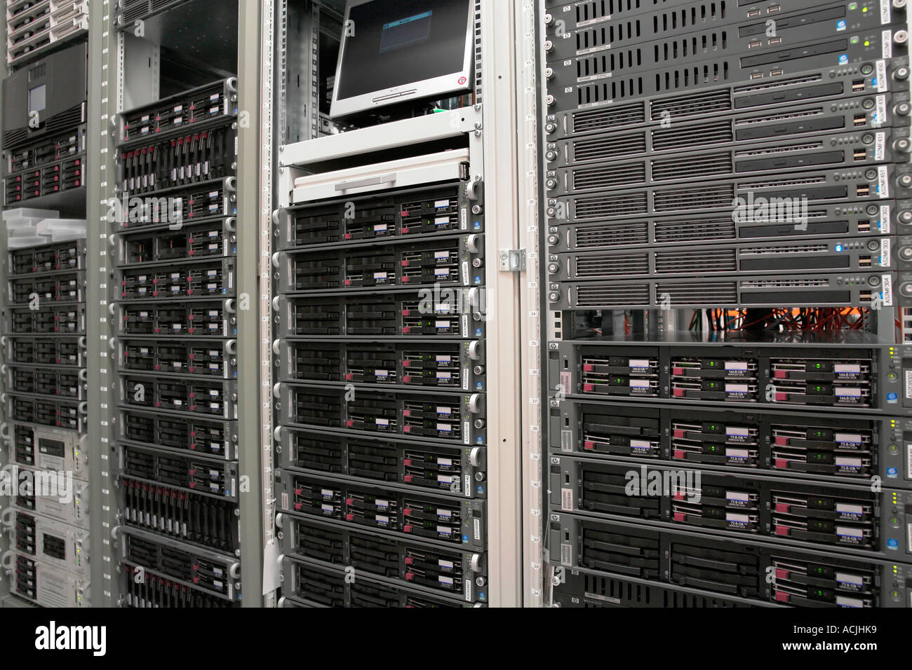 Hp proliant rack mounted servers fotografías e imágenes de alta resolución  - Alamy