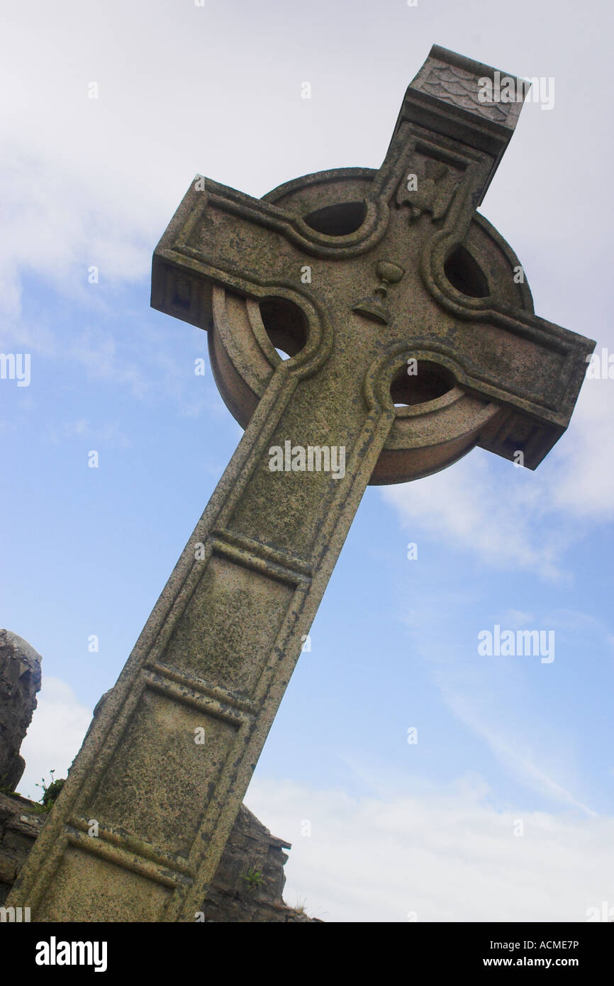 Una cruz celta en Donegal convento y cementerio Co Donegal Donegal Irlanda Foto de stock