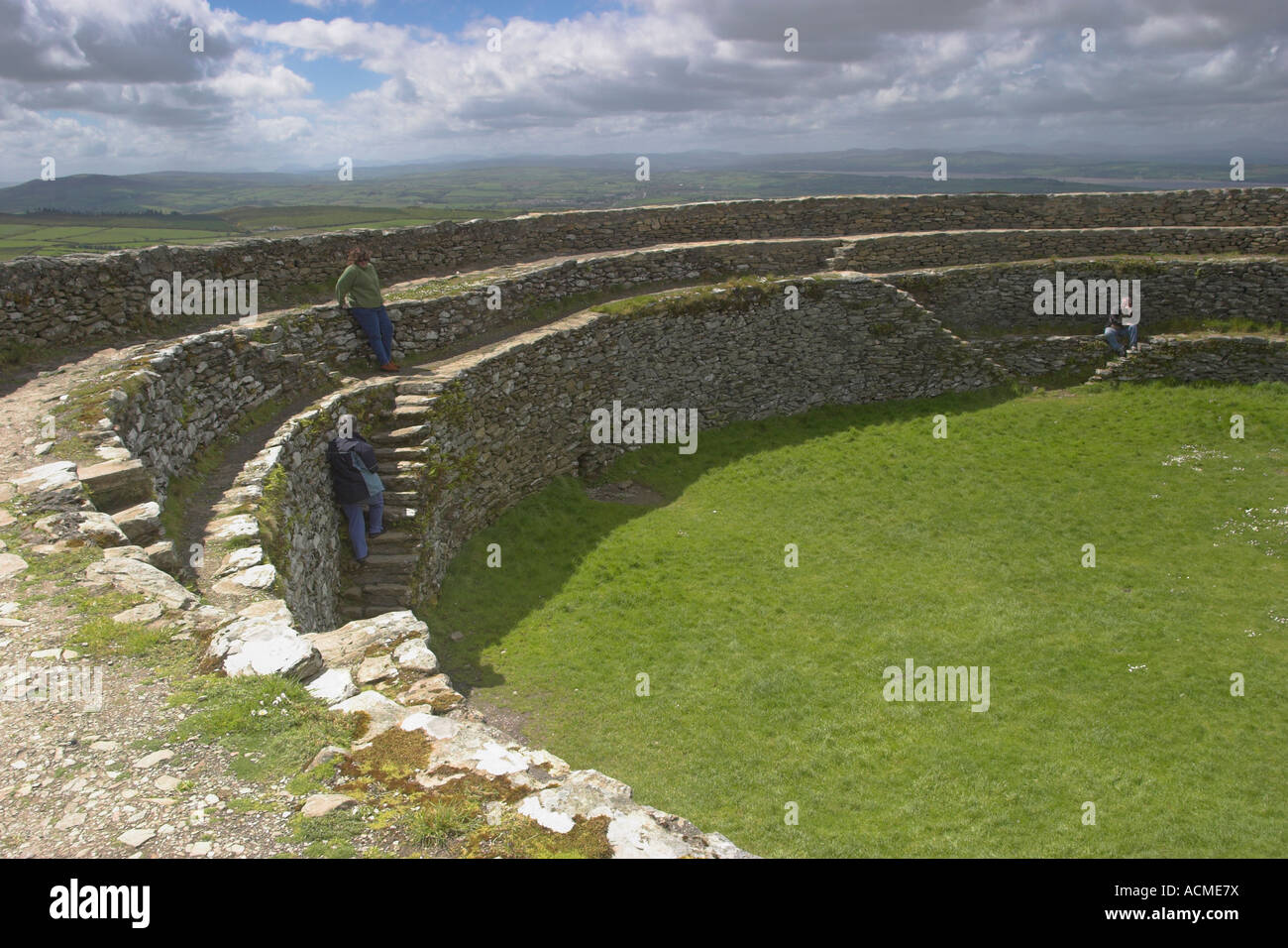 Dentro Grianan Ailligh una fortaleza de la edad de hierro construida sobre un túmulo Neolítico en Co Donegal Irlanda Foto de stock