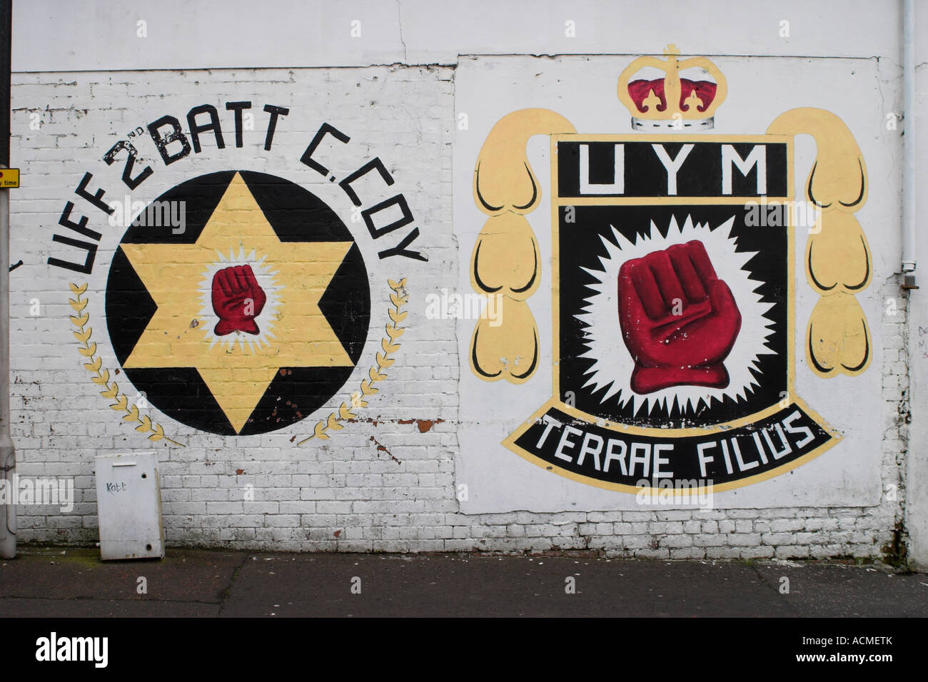 UFF y UYM Murales Dowing Street off Shankill Road Foto de stock