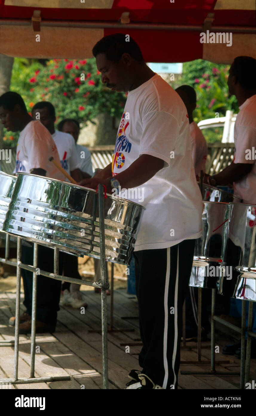 Steel drums trinidad fotografías e imágenes de alta resolución Alamy