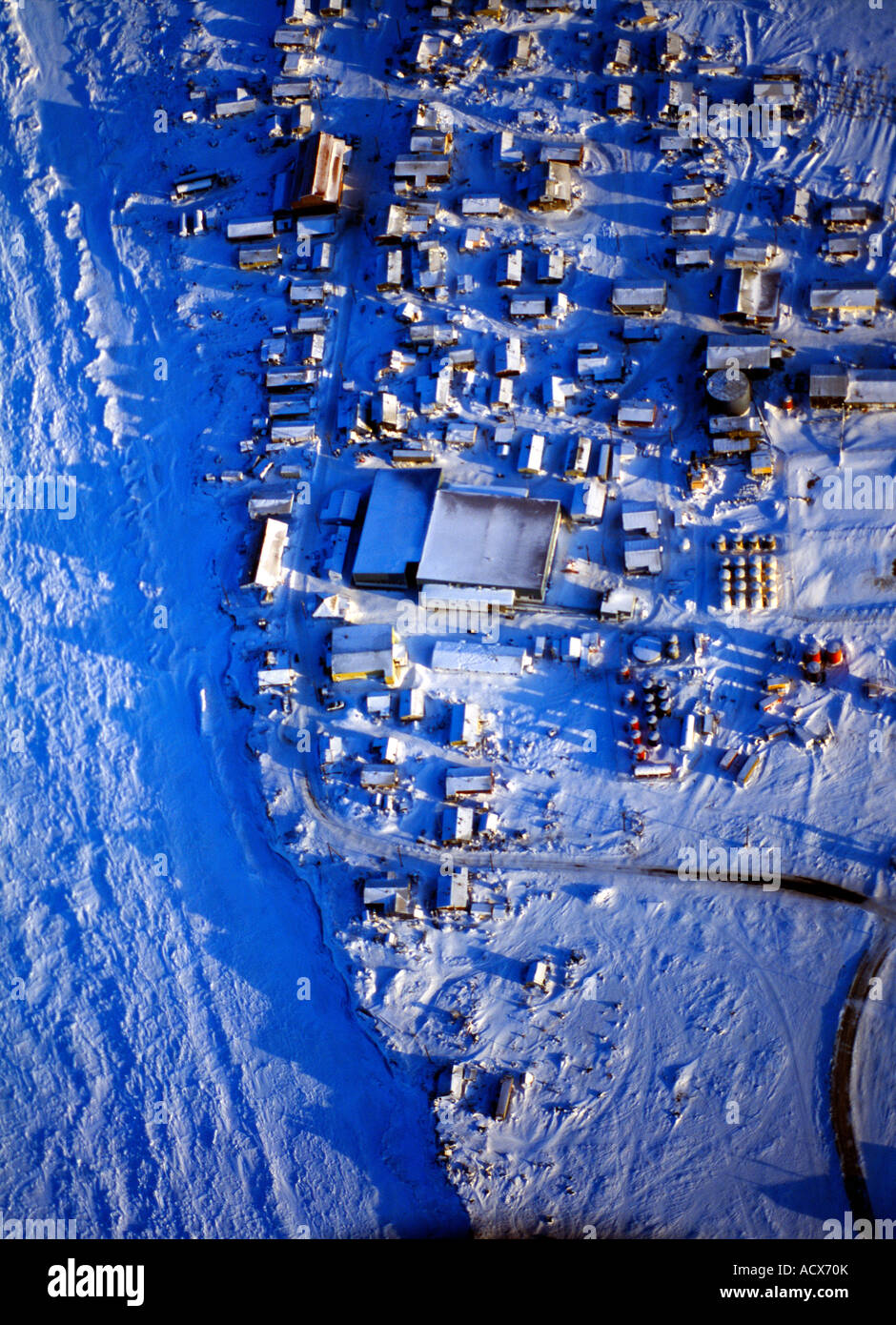 Una vista aérea de Shishmaref en el Mar de Chukchi Fotografía de stock