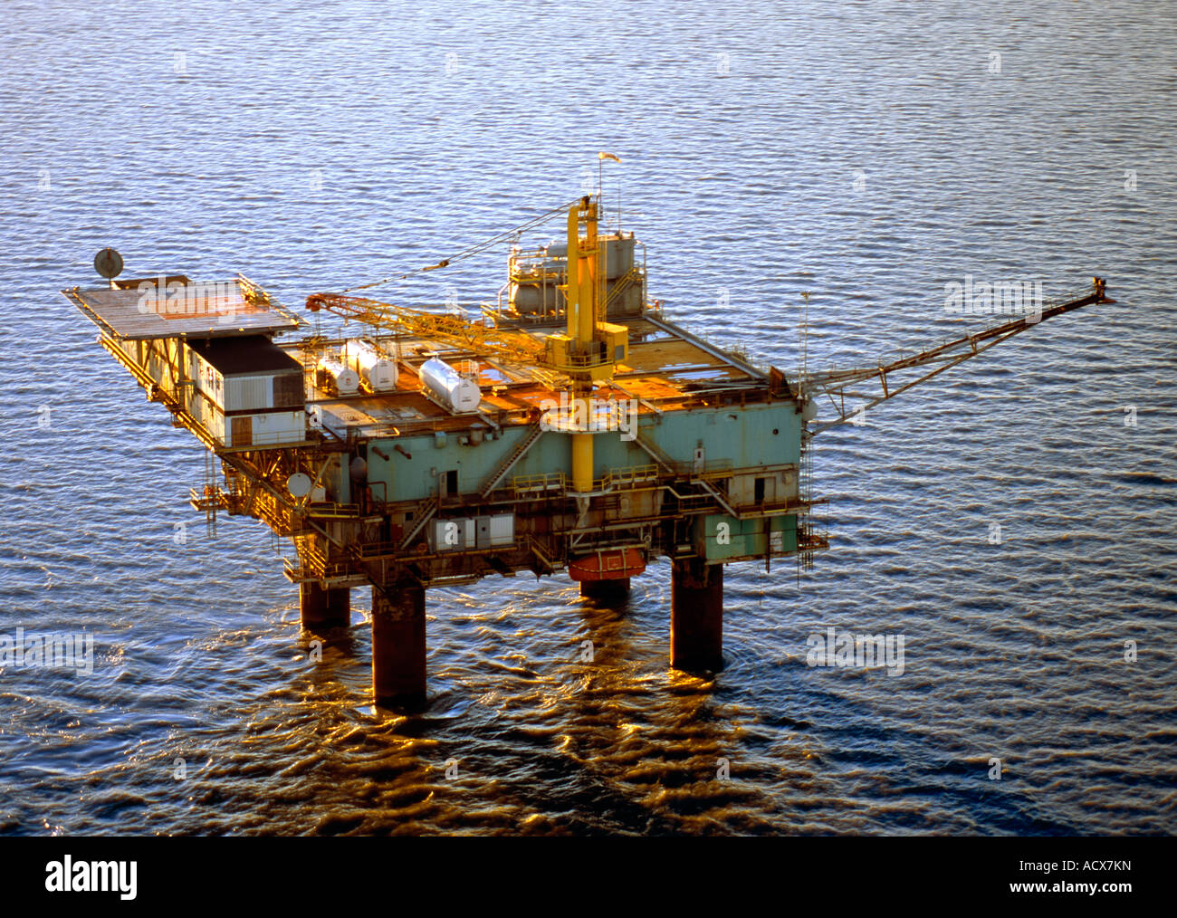 Dillon offshore Oil Rig, retirado en el Cook Inlet, Alaska Foto de stock