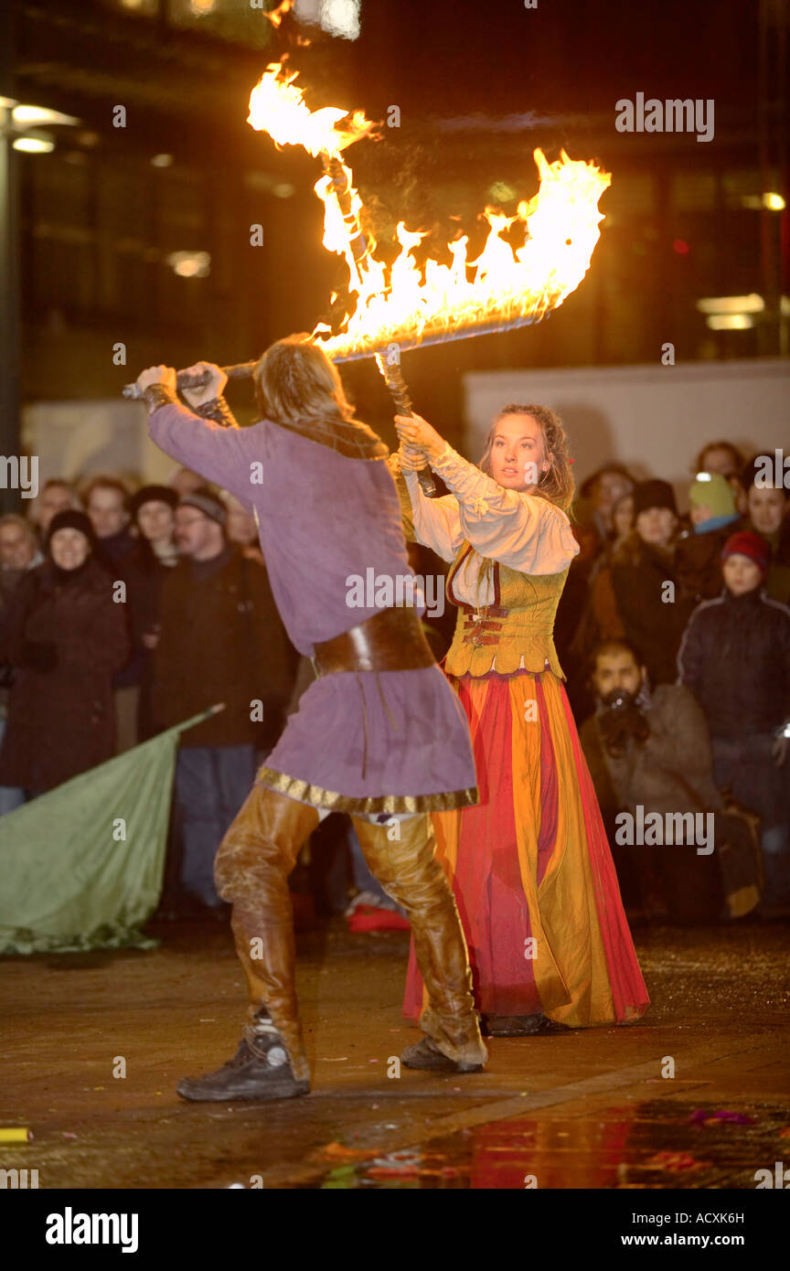 Espada de fuego fotografías e imágenes de alta resolución - Alamy