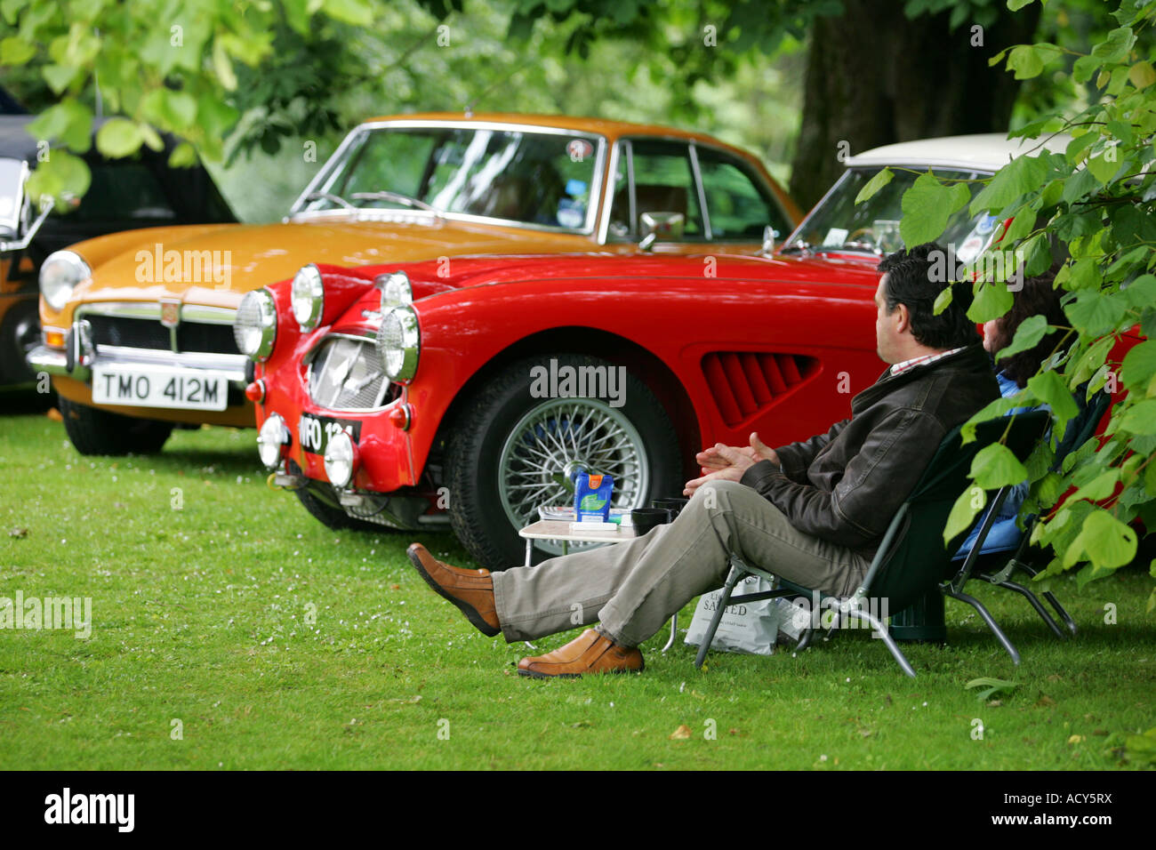 Austin Healey rojo en vintage car show en Fyvie Castle, aberdeenshire, Escocia, Reino Unido Foto de stock