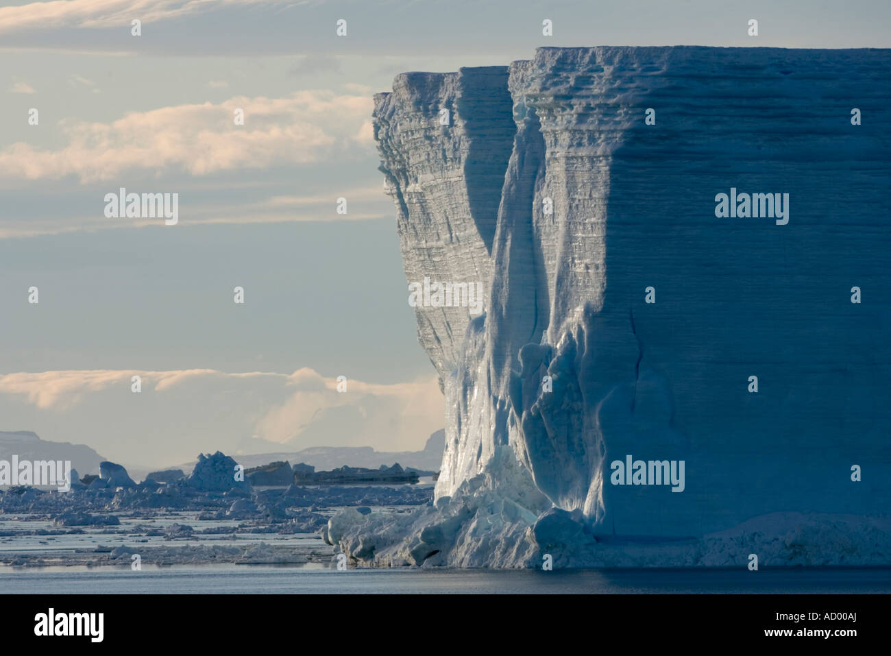 La Antártida Erebus y terror Golfo gigantescos icebergs flotan en el