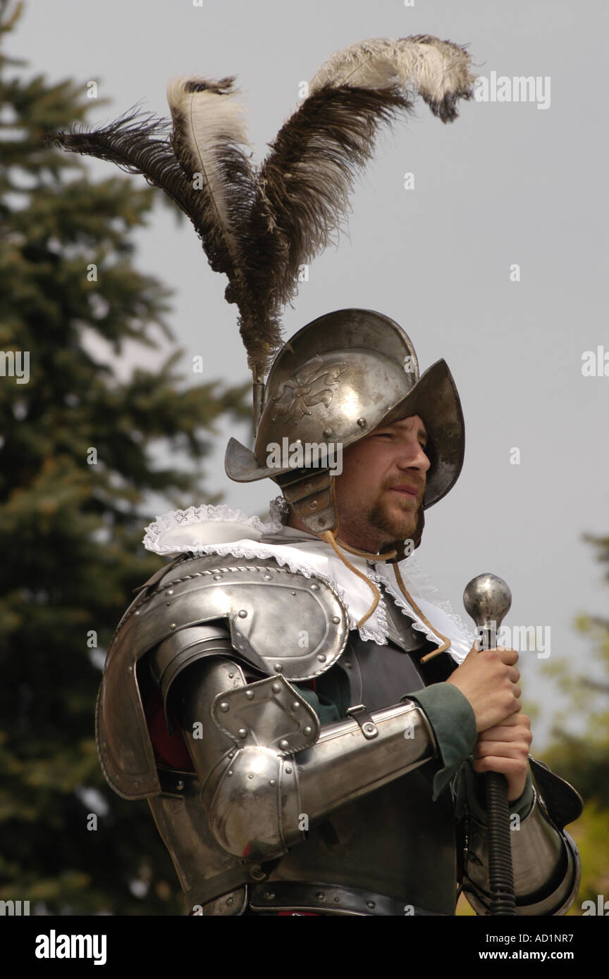 Casco de plumas fotografías e imágenes de alta resolución - Alamy