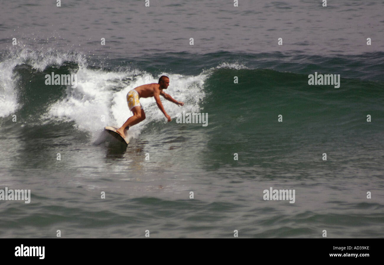 Longboard surf algarve fotografías e imágenes de alta resolución - Alamy