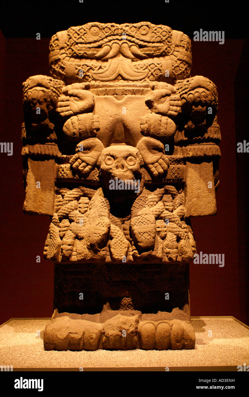 Estatua De Coatlicue La Diosa Azteca De La Antigua Tierra Museo