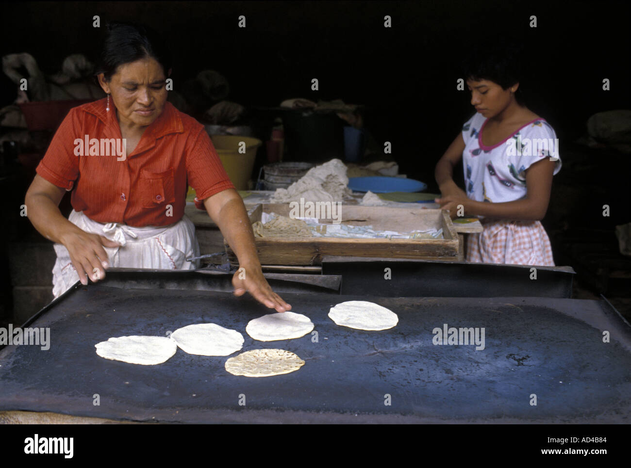 NICARAGUA hacer tortillas AL MERCADO MANAGUA Fotografía de stock Alamy