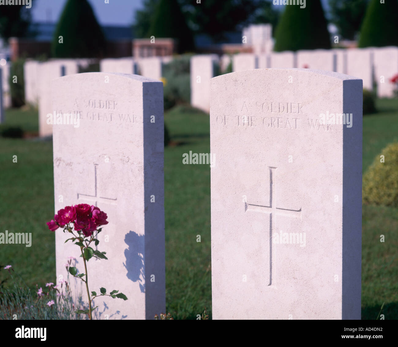Cementerio de Guerra del Commonwealth Albert Somme Picardía Francia Foto de stock
